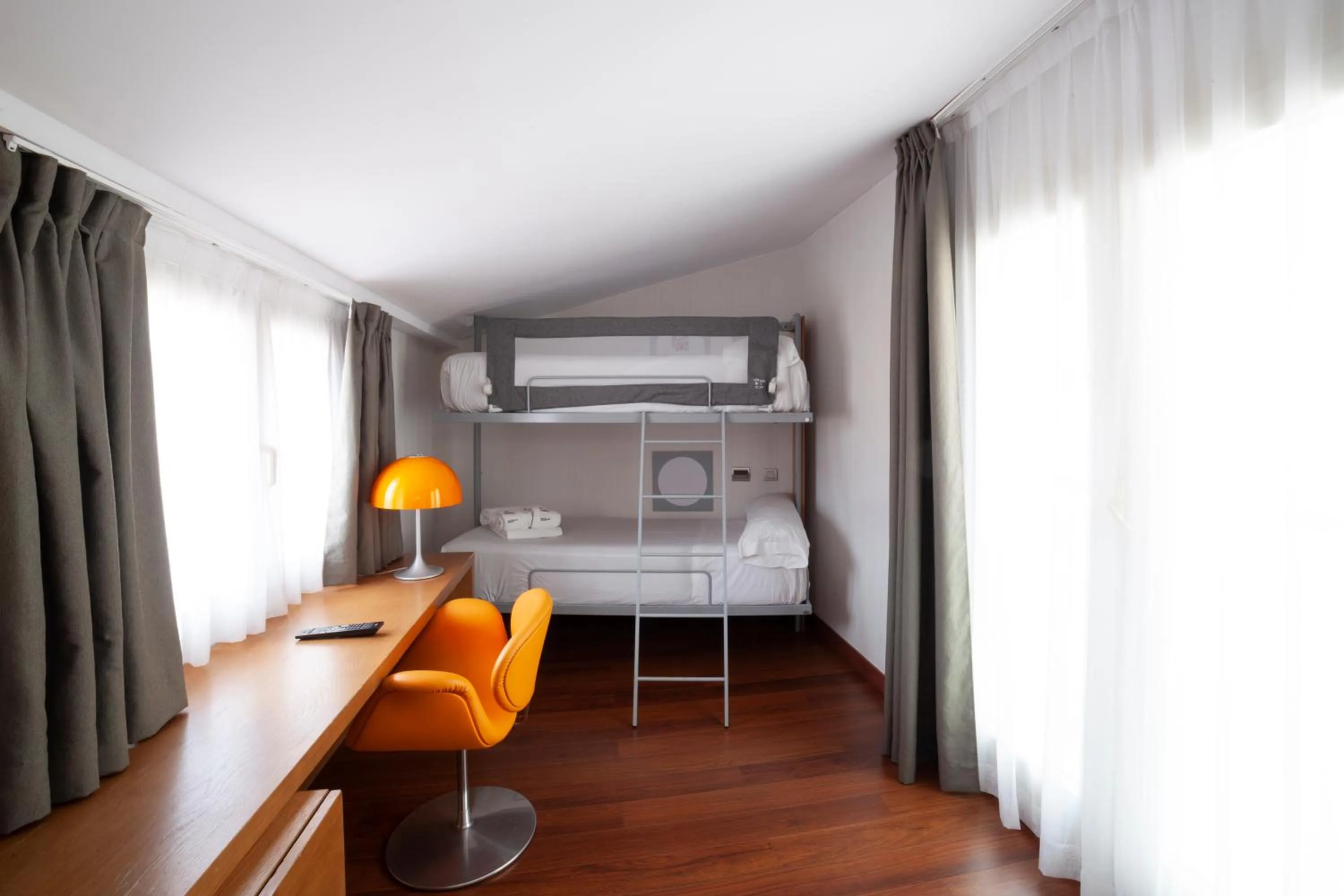 bunk bed, Bed in Petit Palace Plaza Málaga