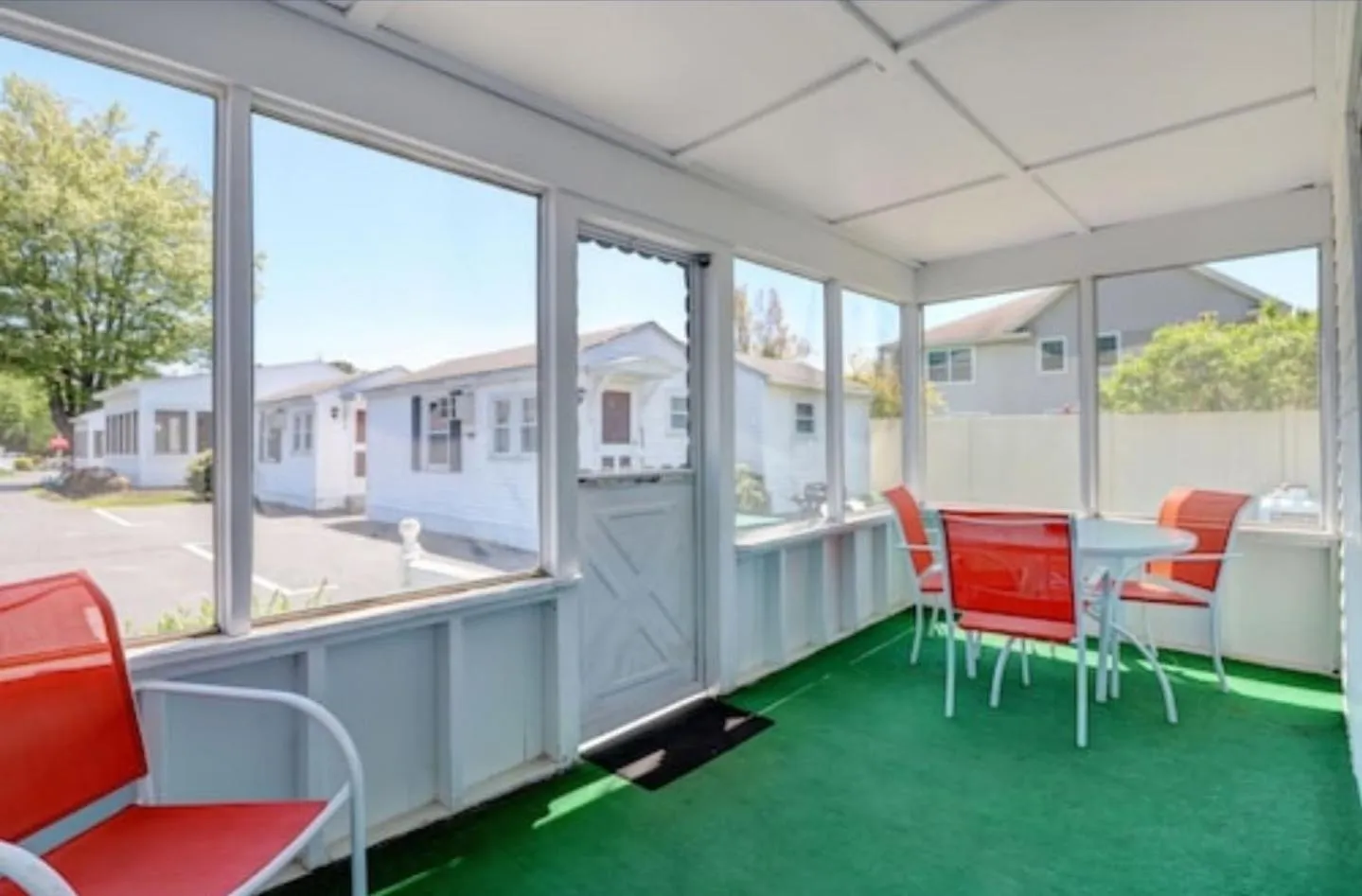 Property building in Carriage House Motel Cottages & Suites