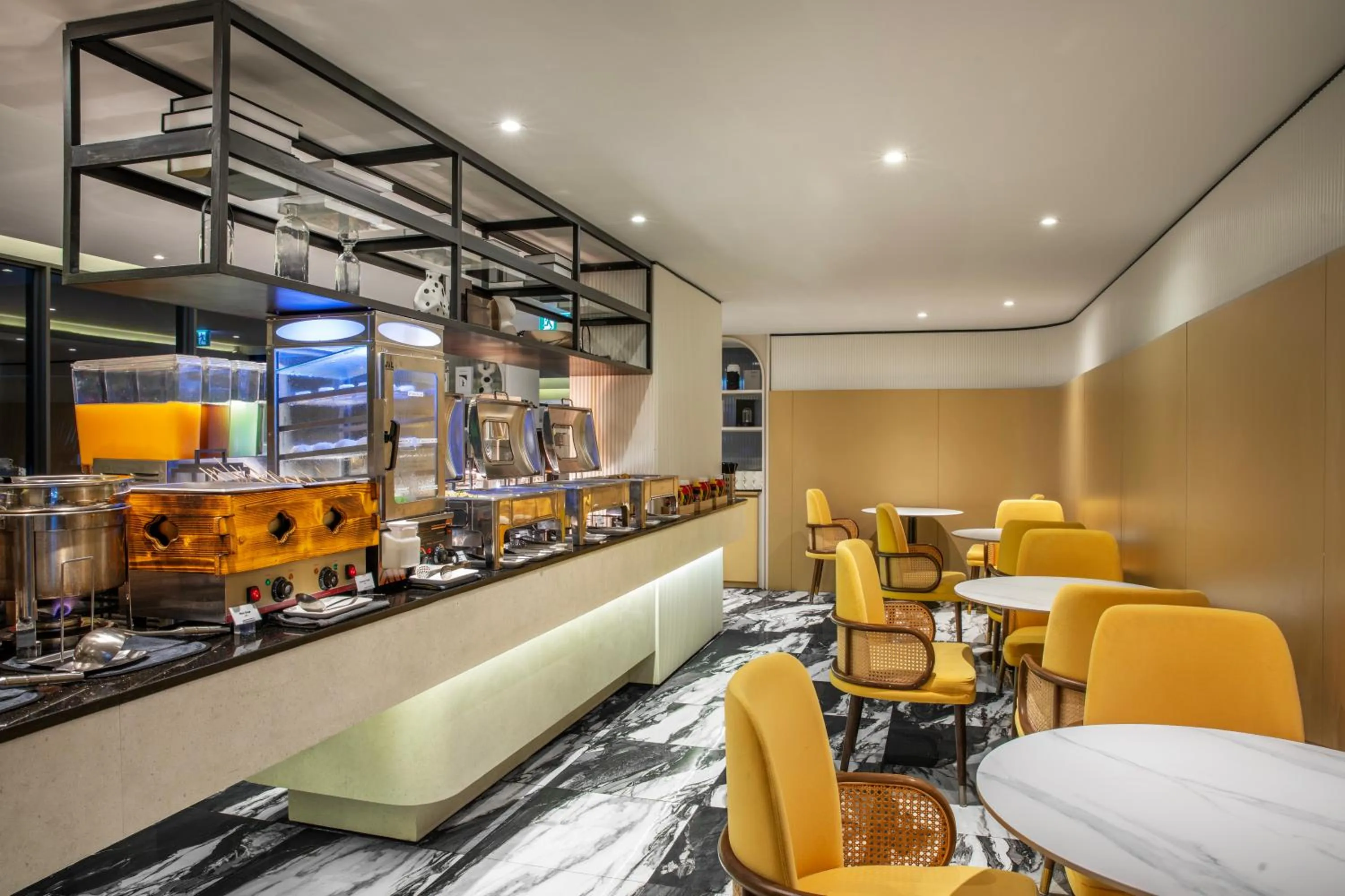 Restaurant/places to eat in Best Western Ratchada Hotel