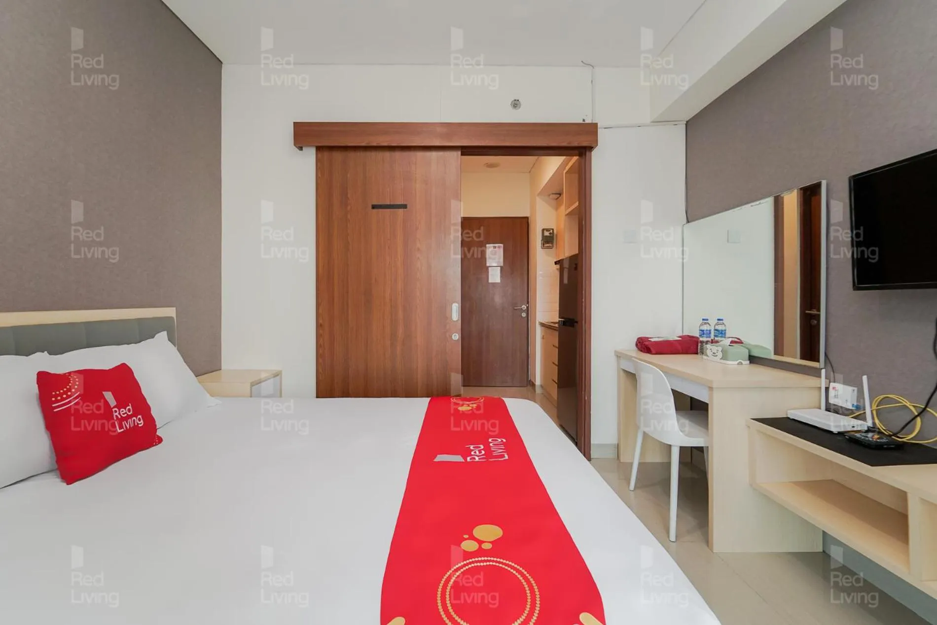 Bedroom, Bed in RedLiving Apartemen Grand Kamala Lagoon - Aoklah Property Tower Barclay North