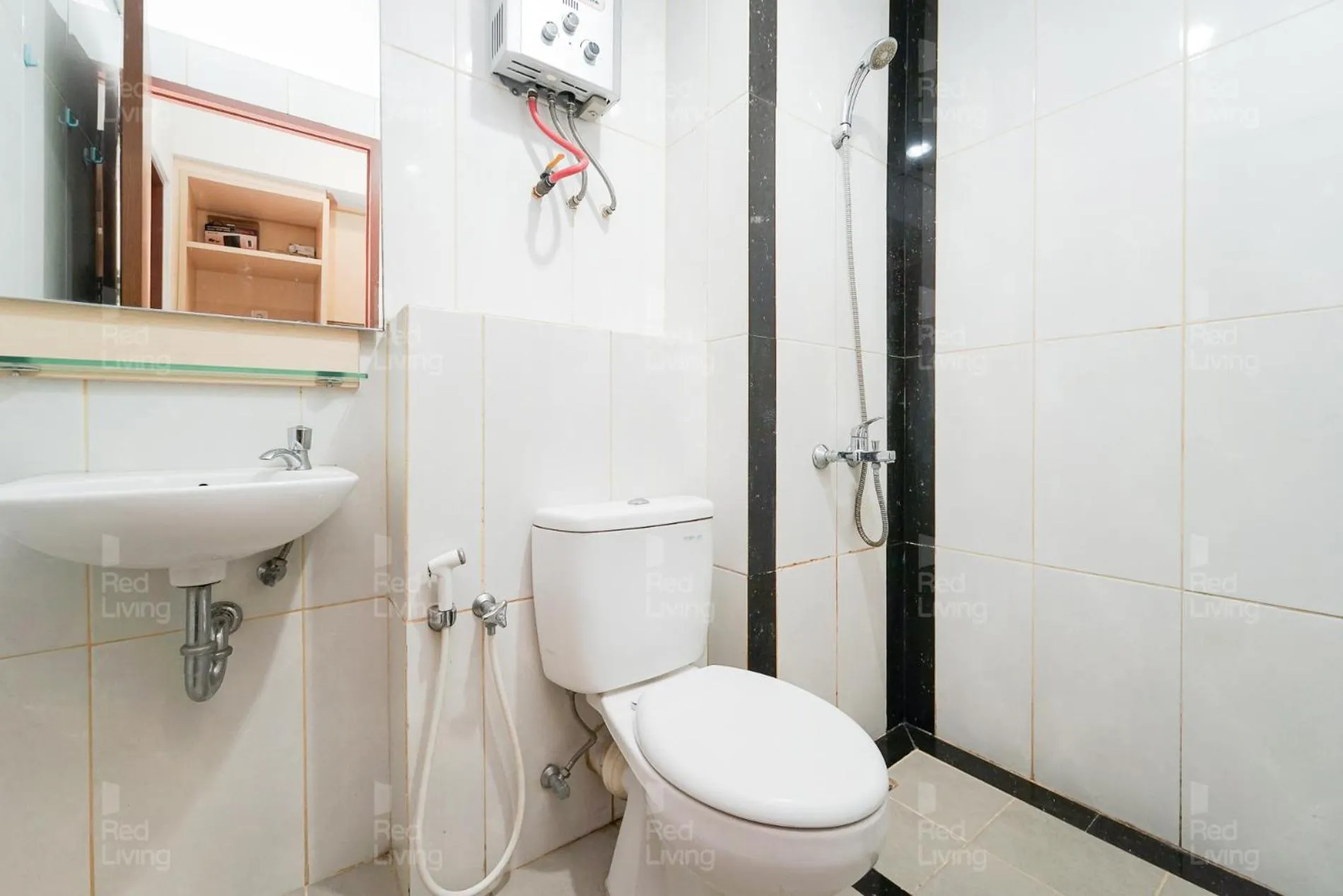 Bathroom in RedLiving Apartemen Grand Kamala Lagoon - Aoklah Property Tower Barclay North