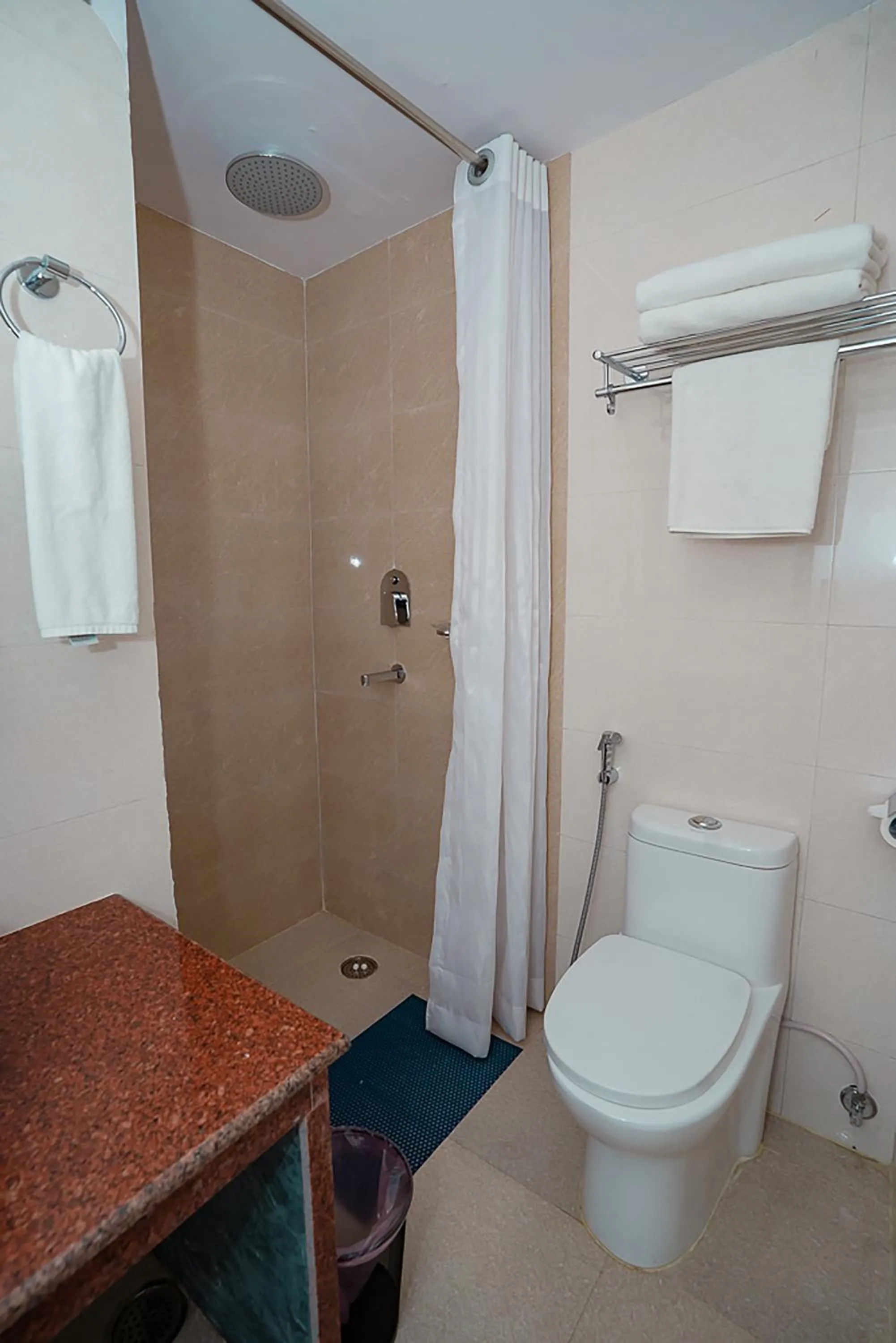 Bathroom in Himalayan Glory Inn