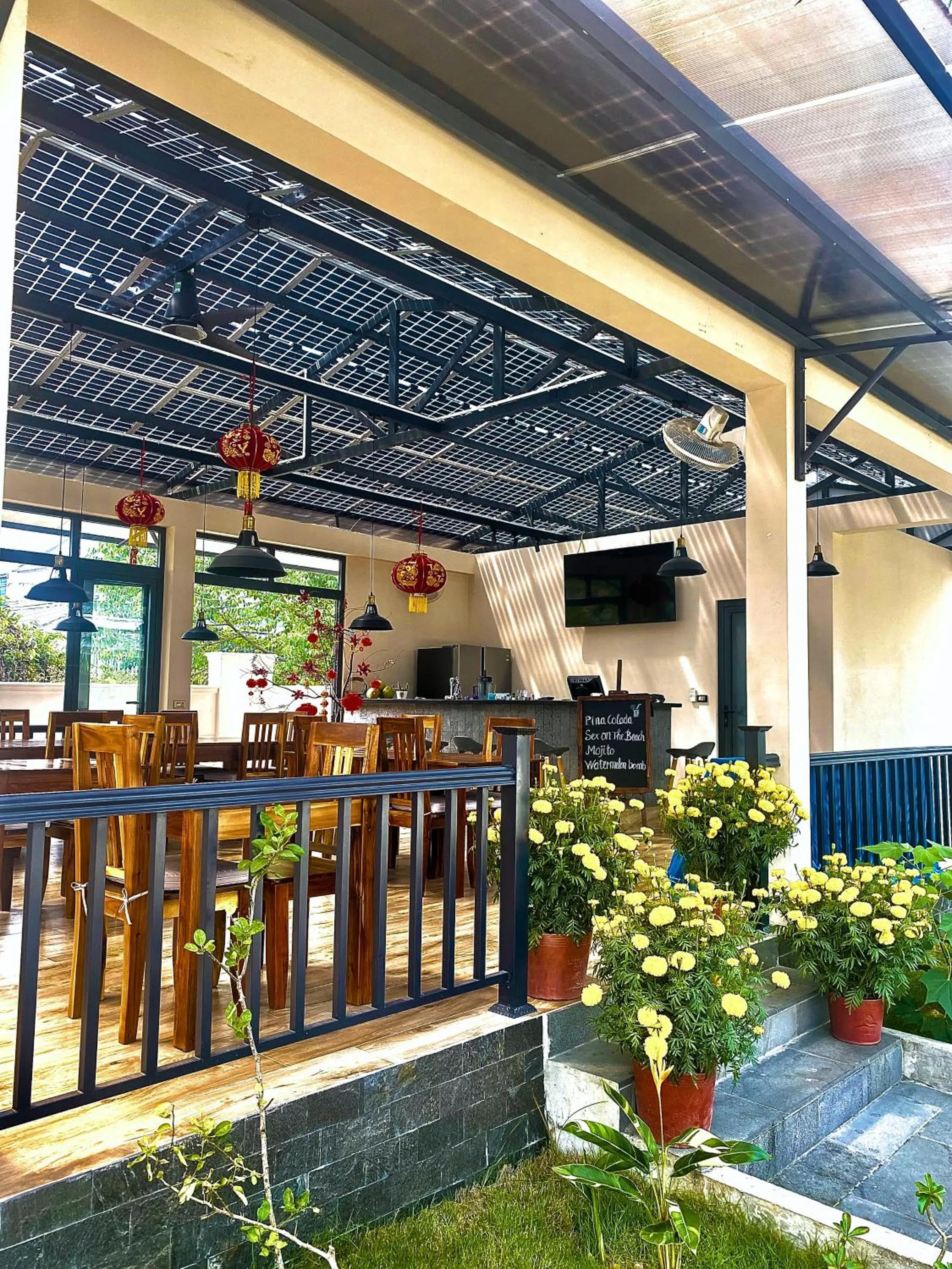 Restaurant/places to eat in LAM BUNGALOW Resort & Spa