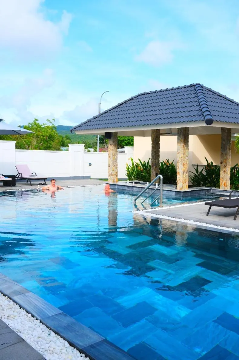 Swimming pool in LAM BUNGALOW Resort & Spa