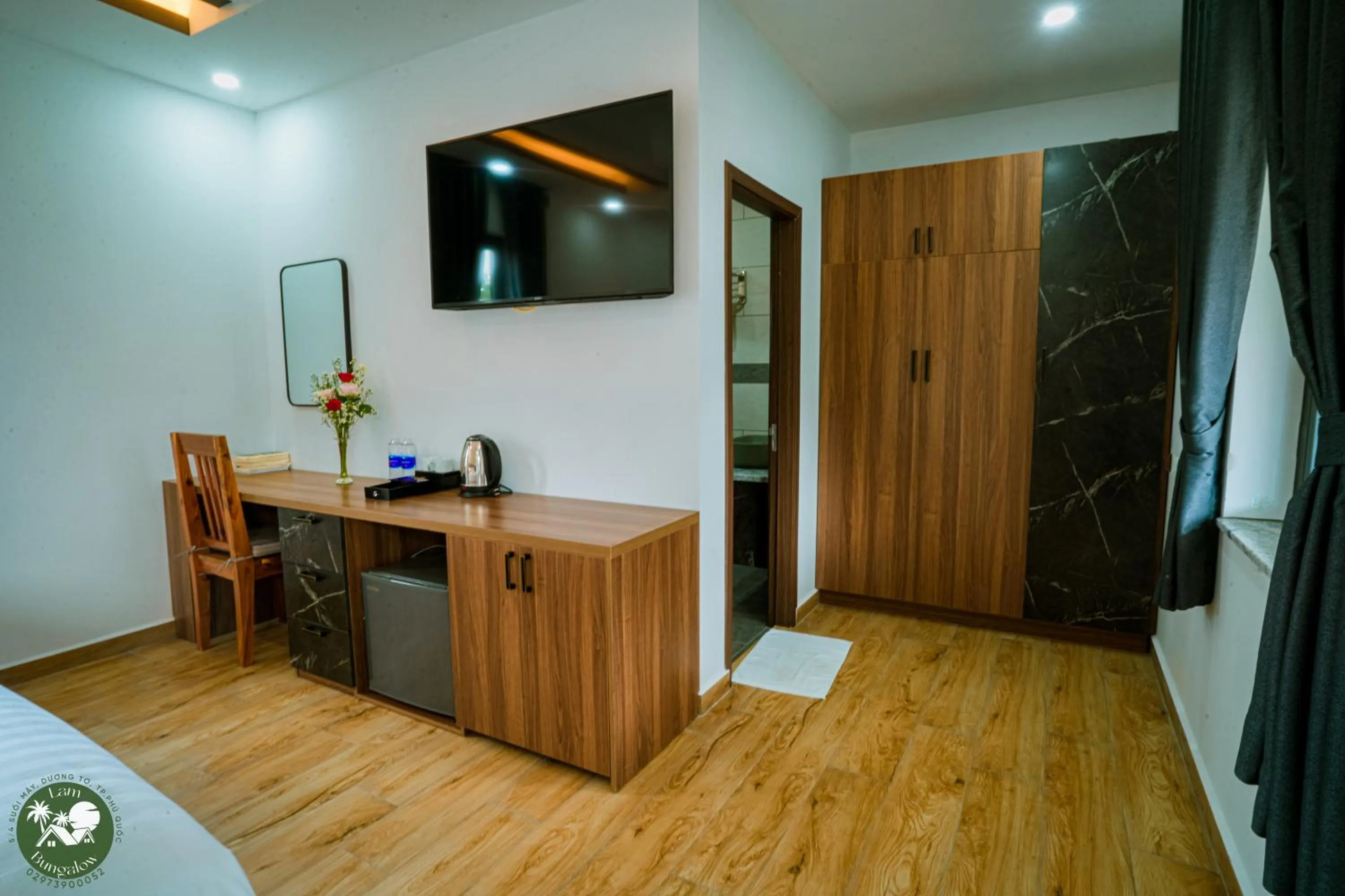 TV and multimedia in LAM BUNGALOW Resort & Spa