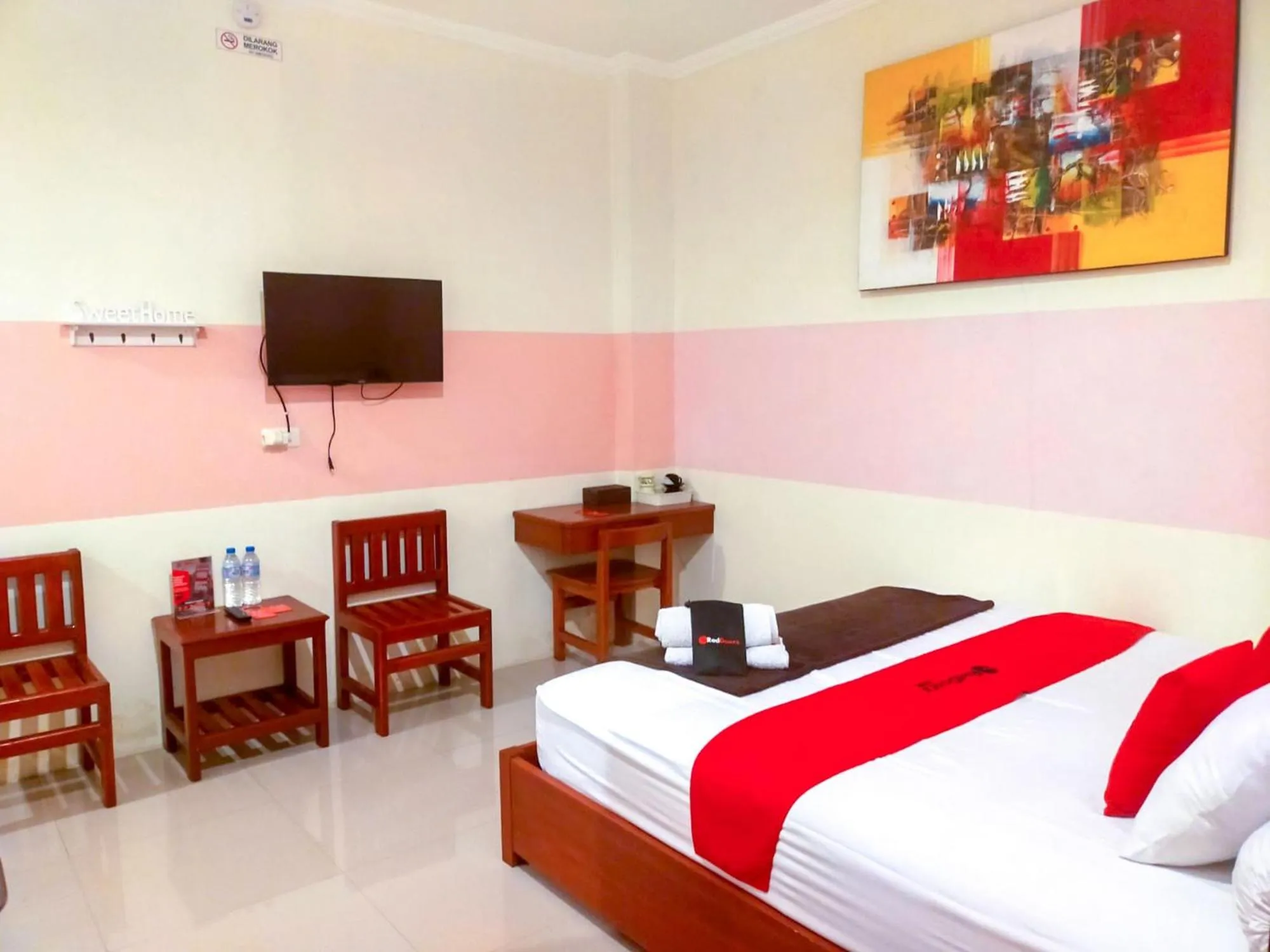 Bed in RedDoorz Near Jalan Jendral Sudirman