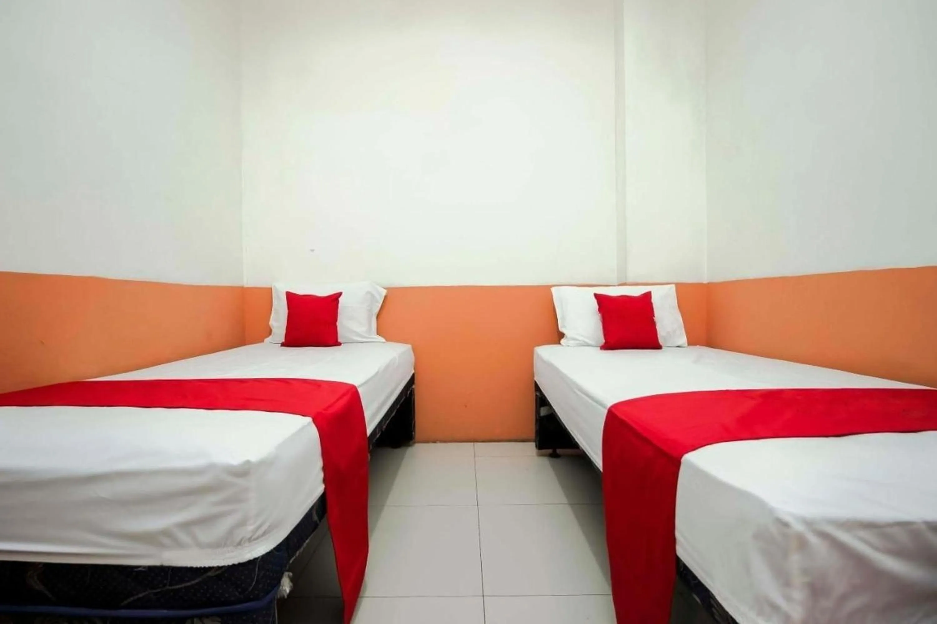Bed in RedDoorz Near Jalan Jendral Sudirman