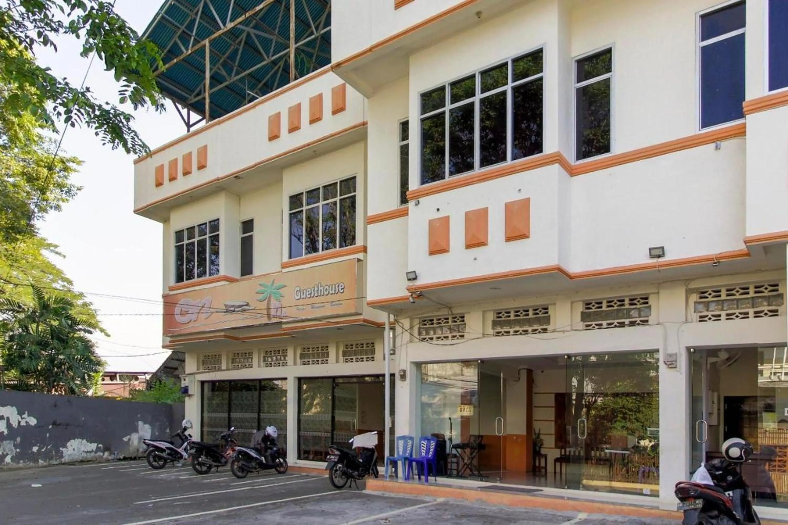 Property building in RedDoorz Near Jalan Jendral Sudirman