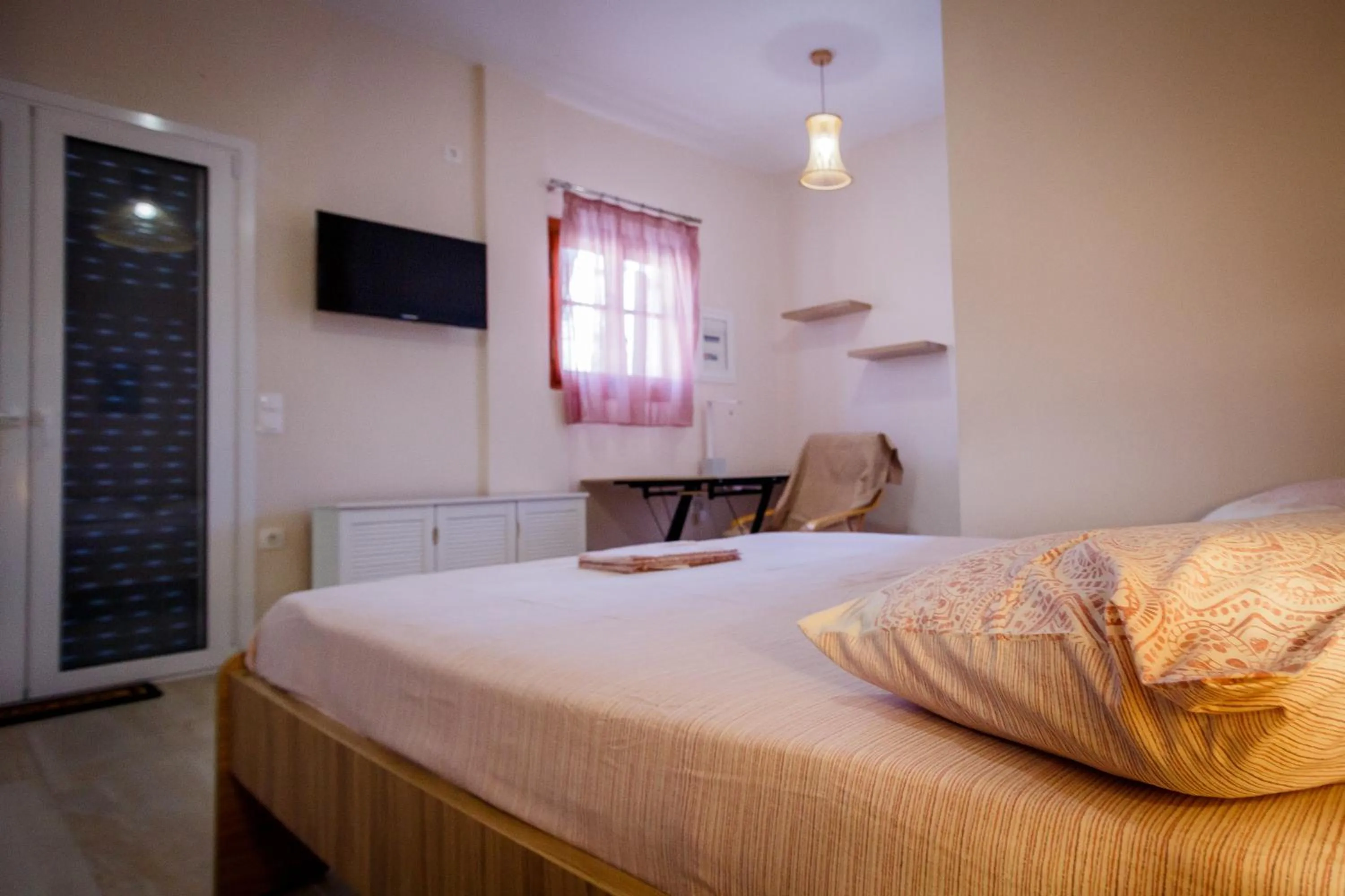 Bedroom, Bed in Sunny Sofi Studios