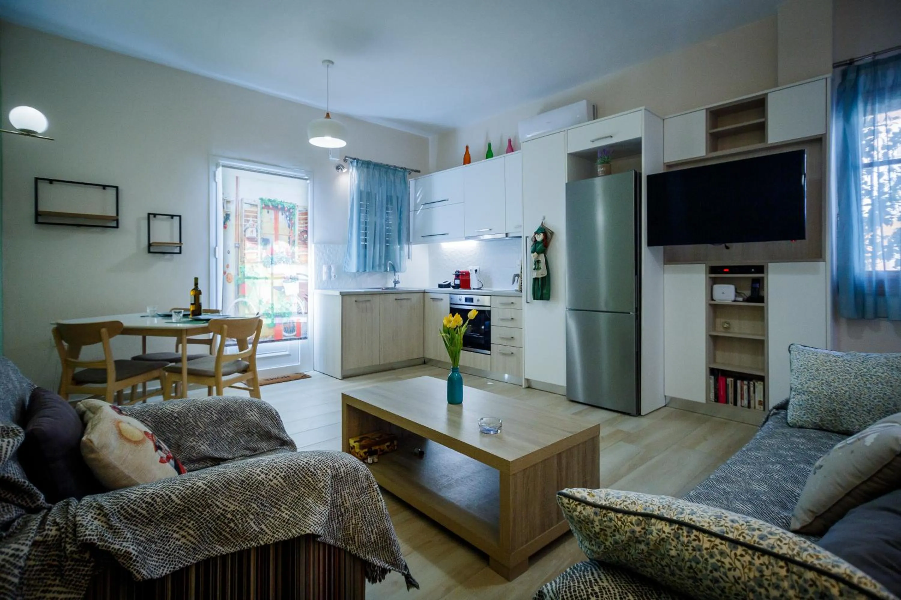 TV and multimedia in Sunny Sofi Studios