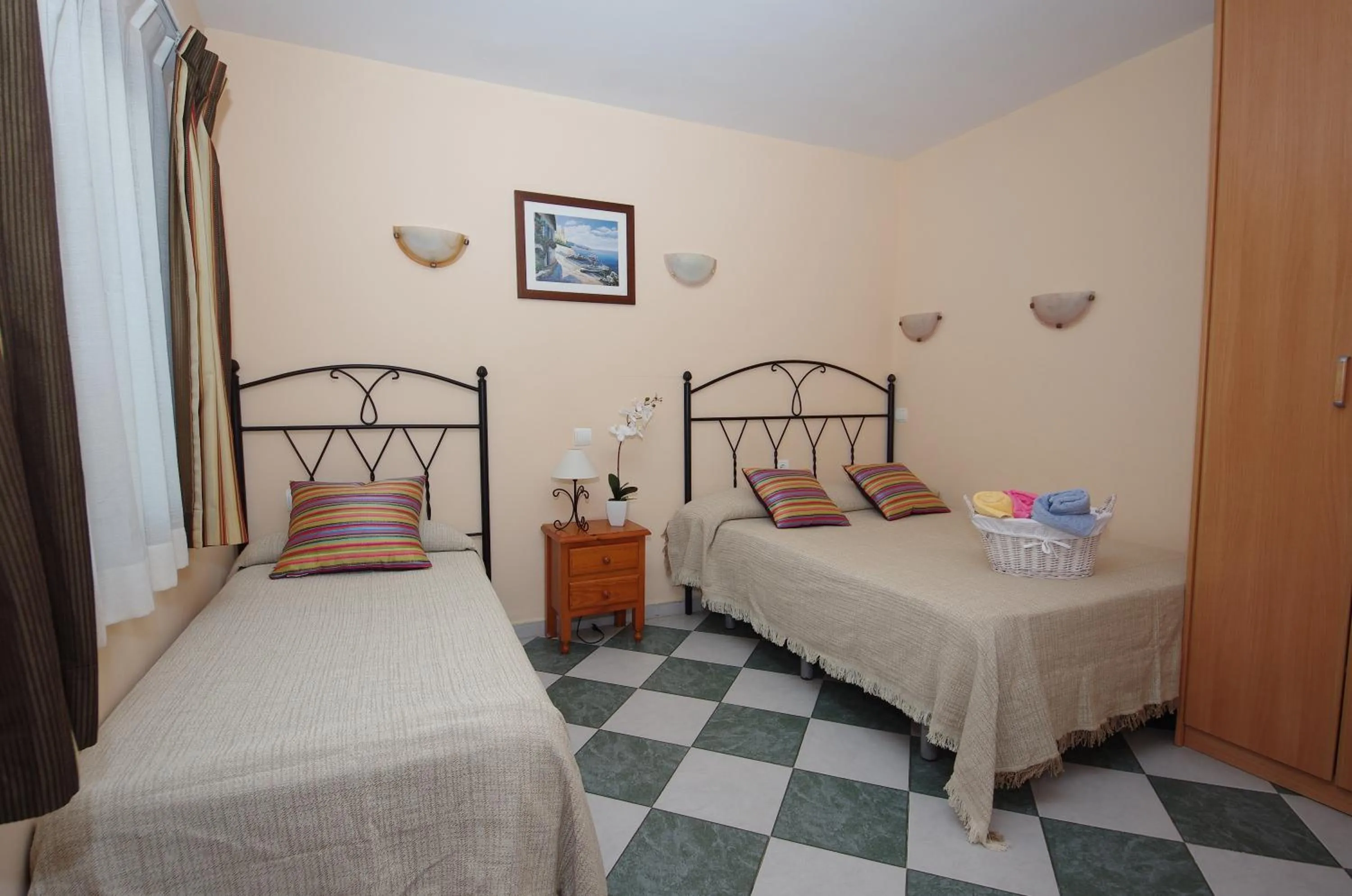 Photo of the whole room, Bed in Pensión Aduar