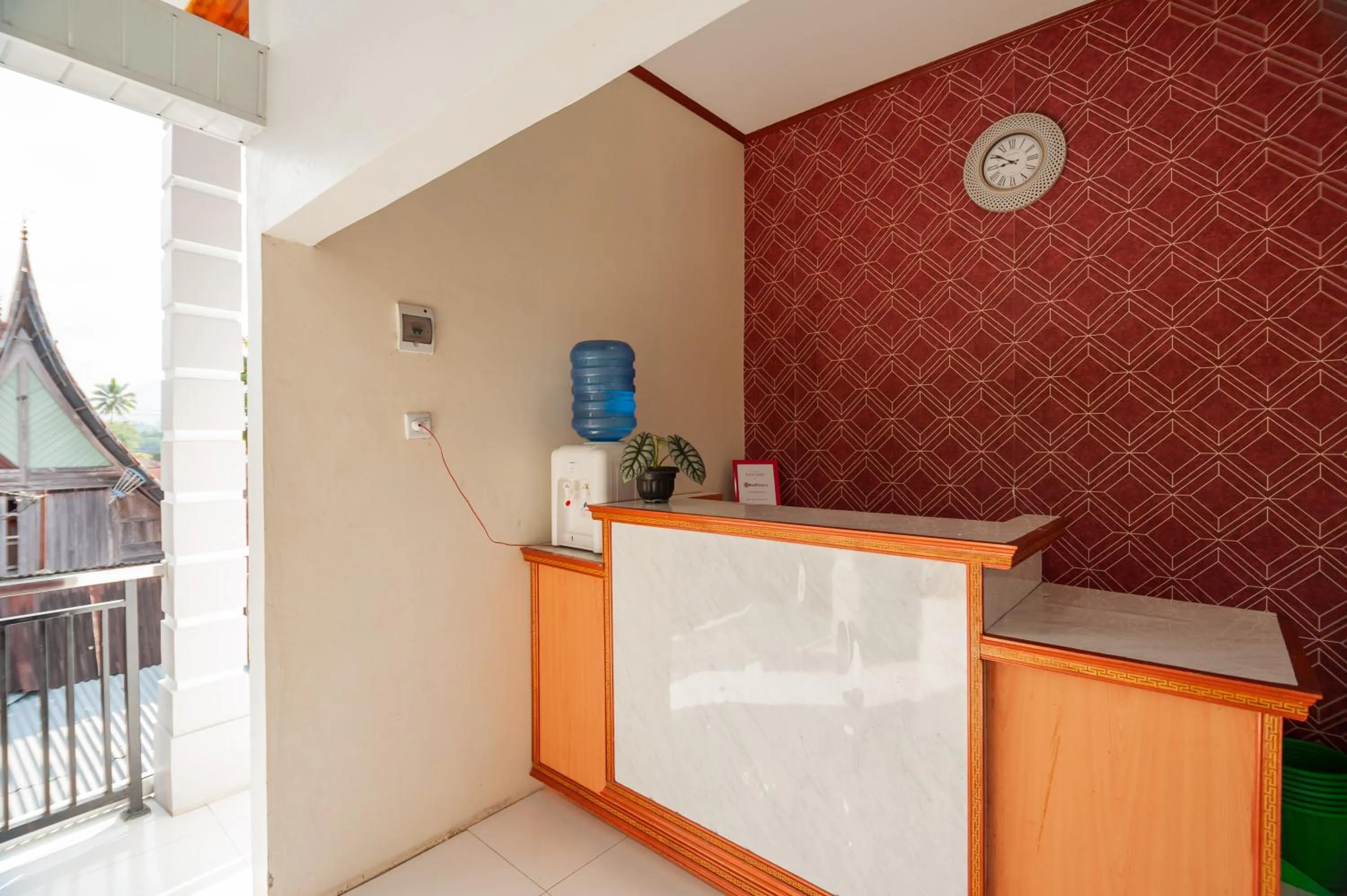 Lobby or reception in RedDoorz Syariah near RS Tentara Solok