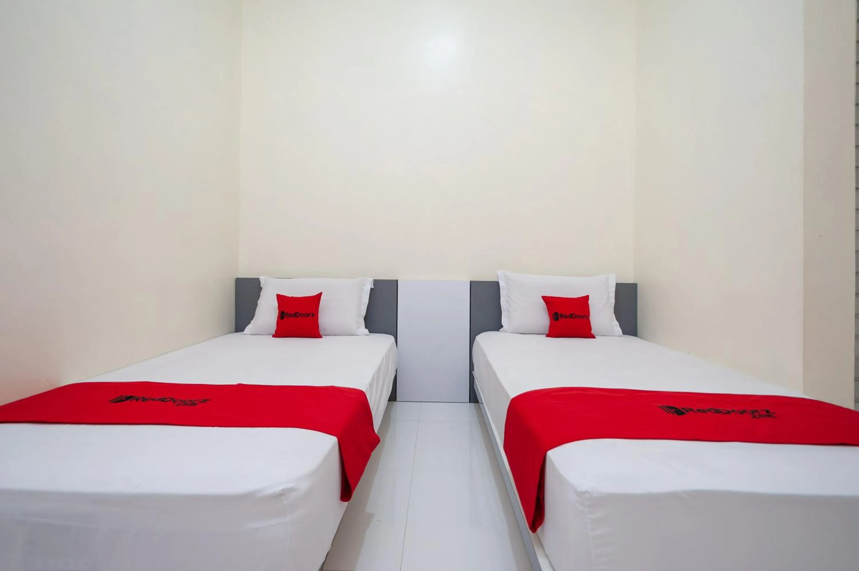 Bedroom, Bed in RedDoorz Syariah near RS Tentara Solok