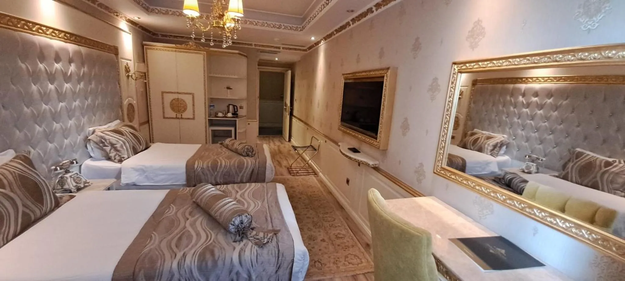 Bed in Emirhan Palace Hotel