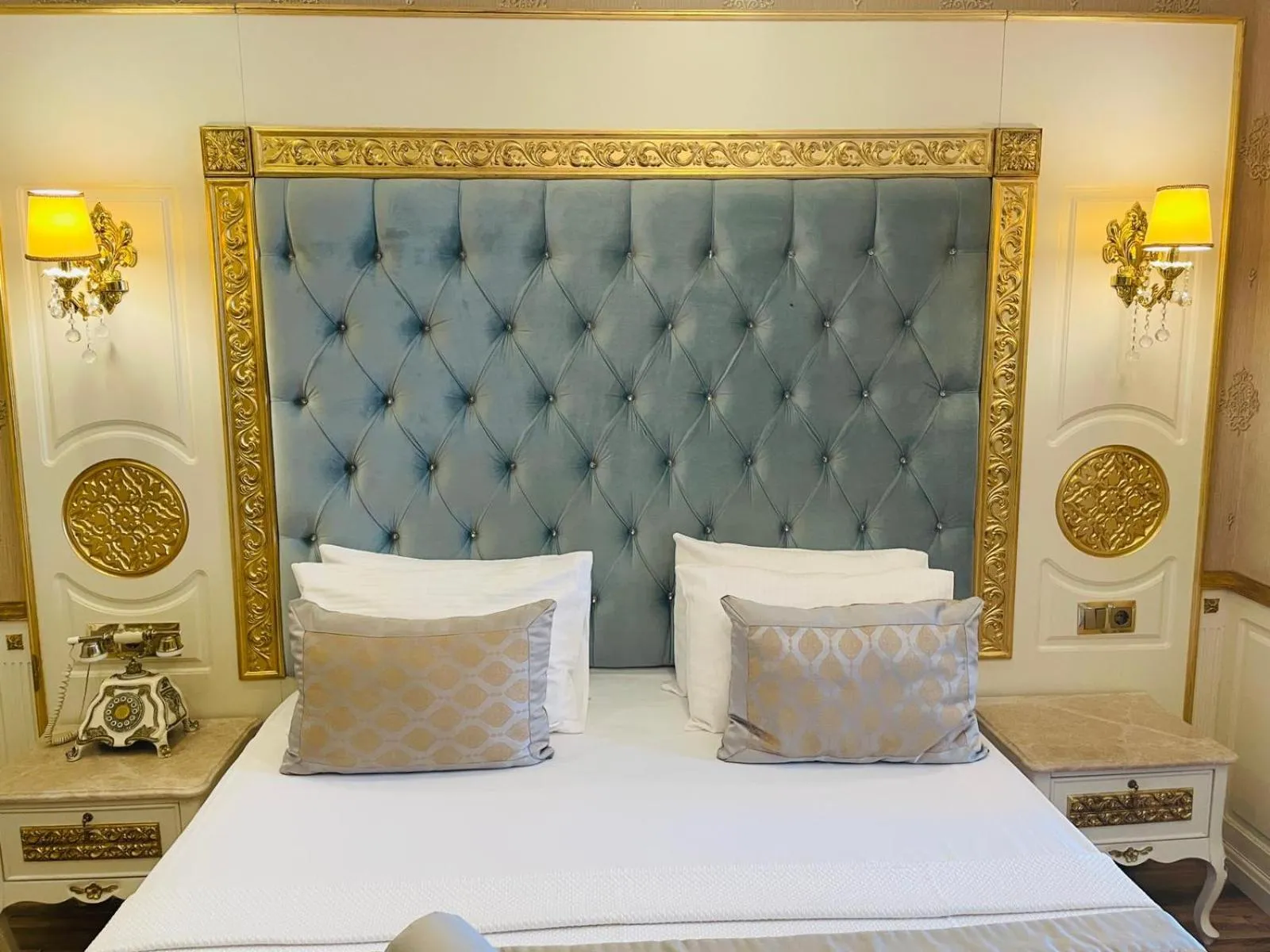 Bed in Emirhan Palace Hotel