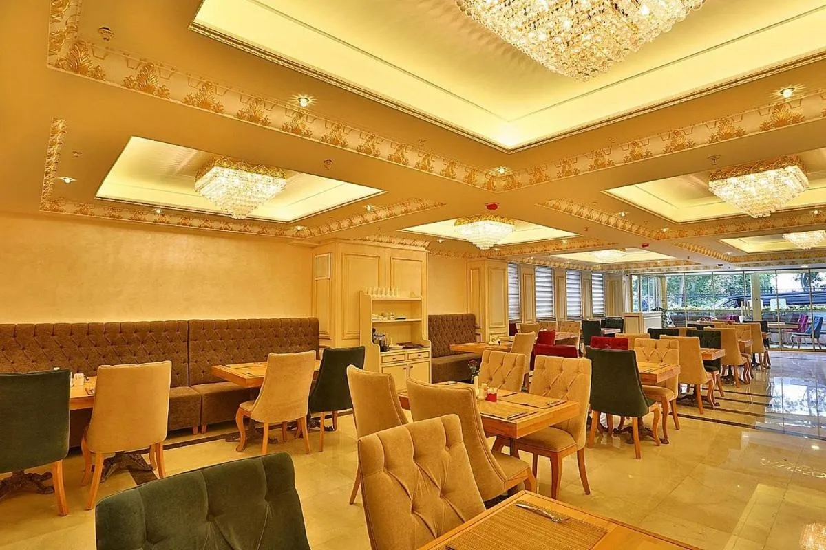 Restaurant/places to eat in Emirhan Palace Hotel