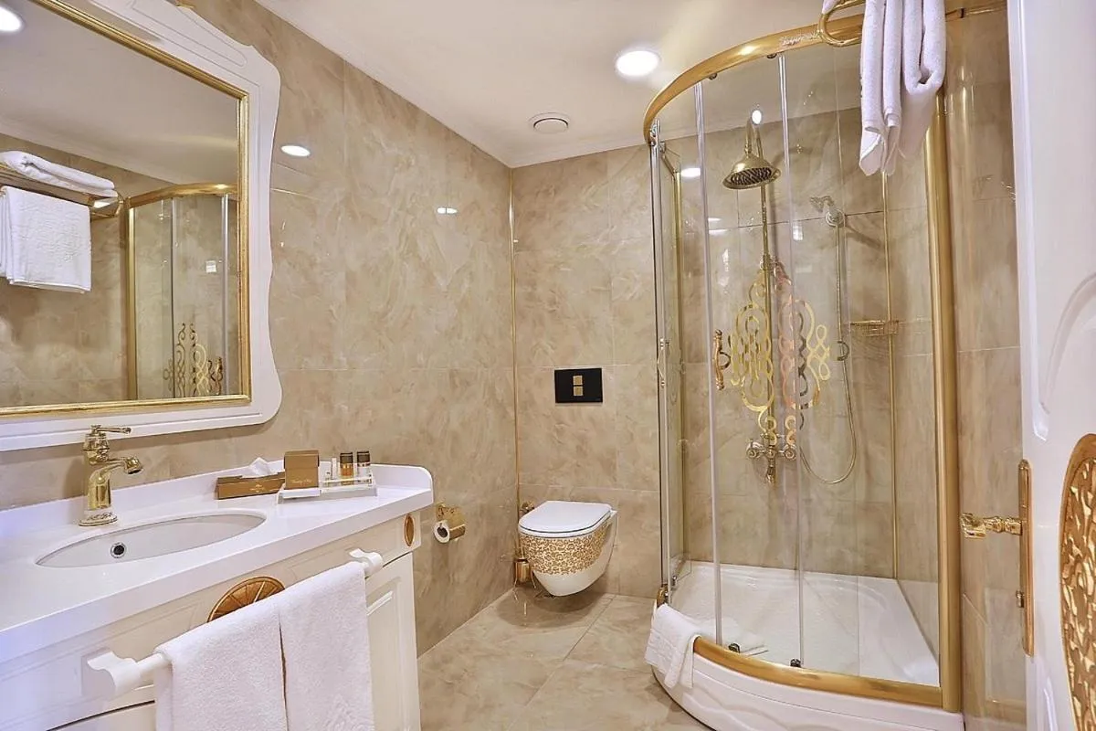 Shower in Emirhan Palace Hotel