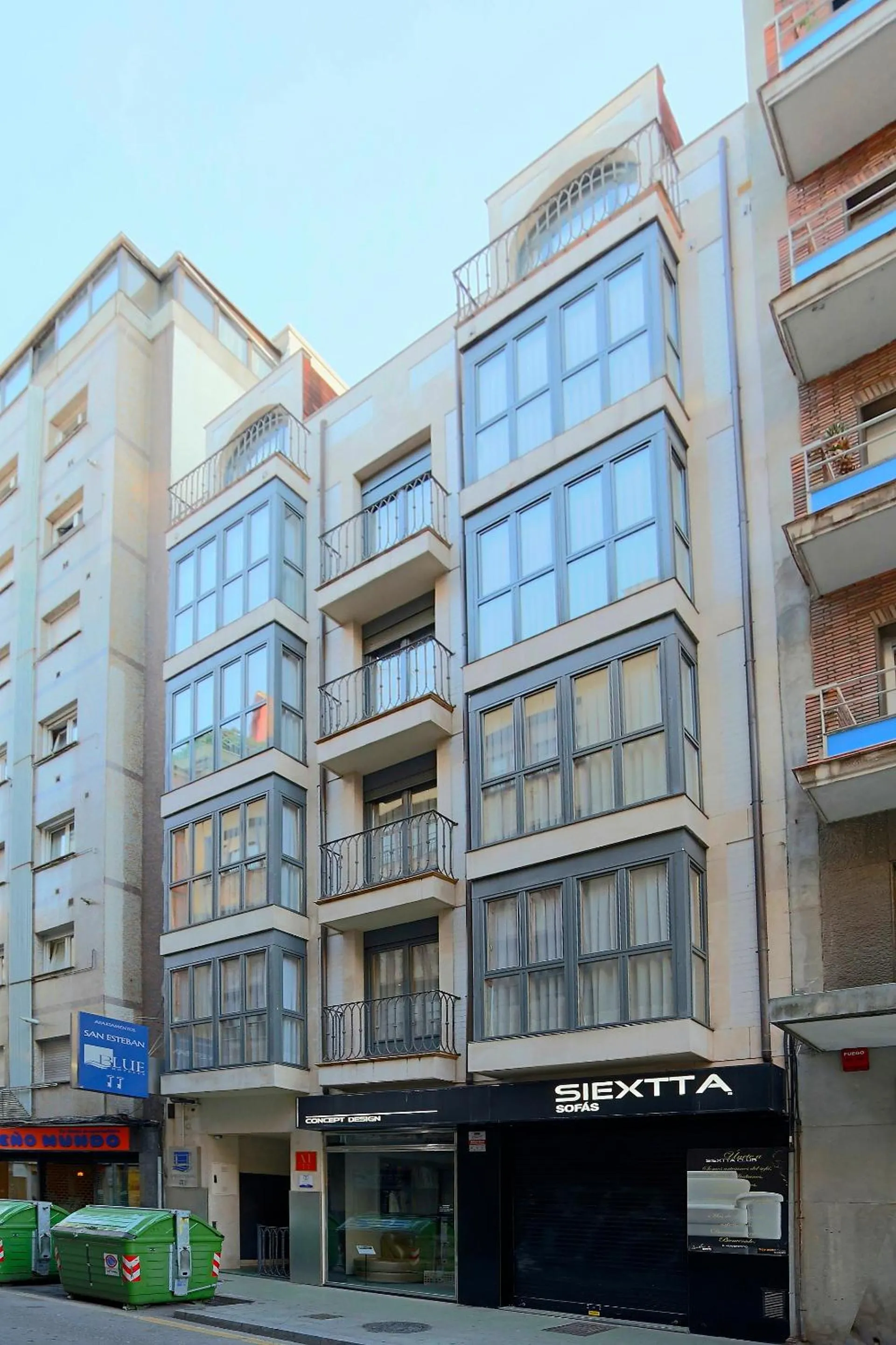 Facade/entrance in Apartamentos Urban Blue, Blue Hotels