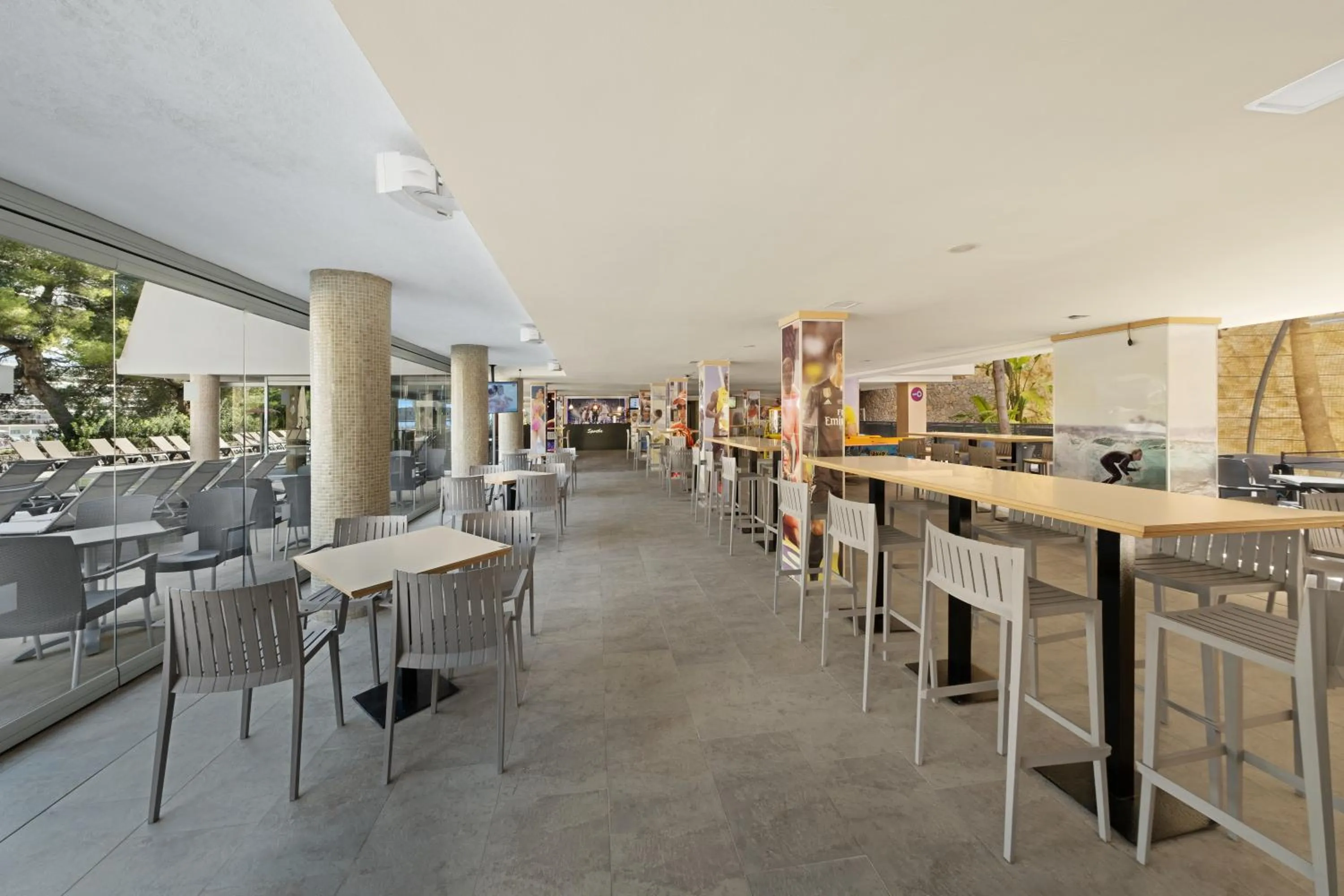 Lounge or bar in Occidental Cala Viñas