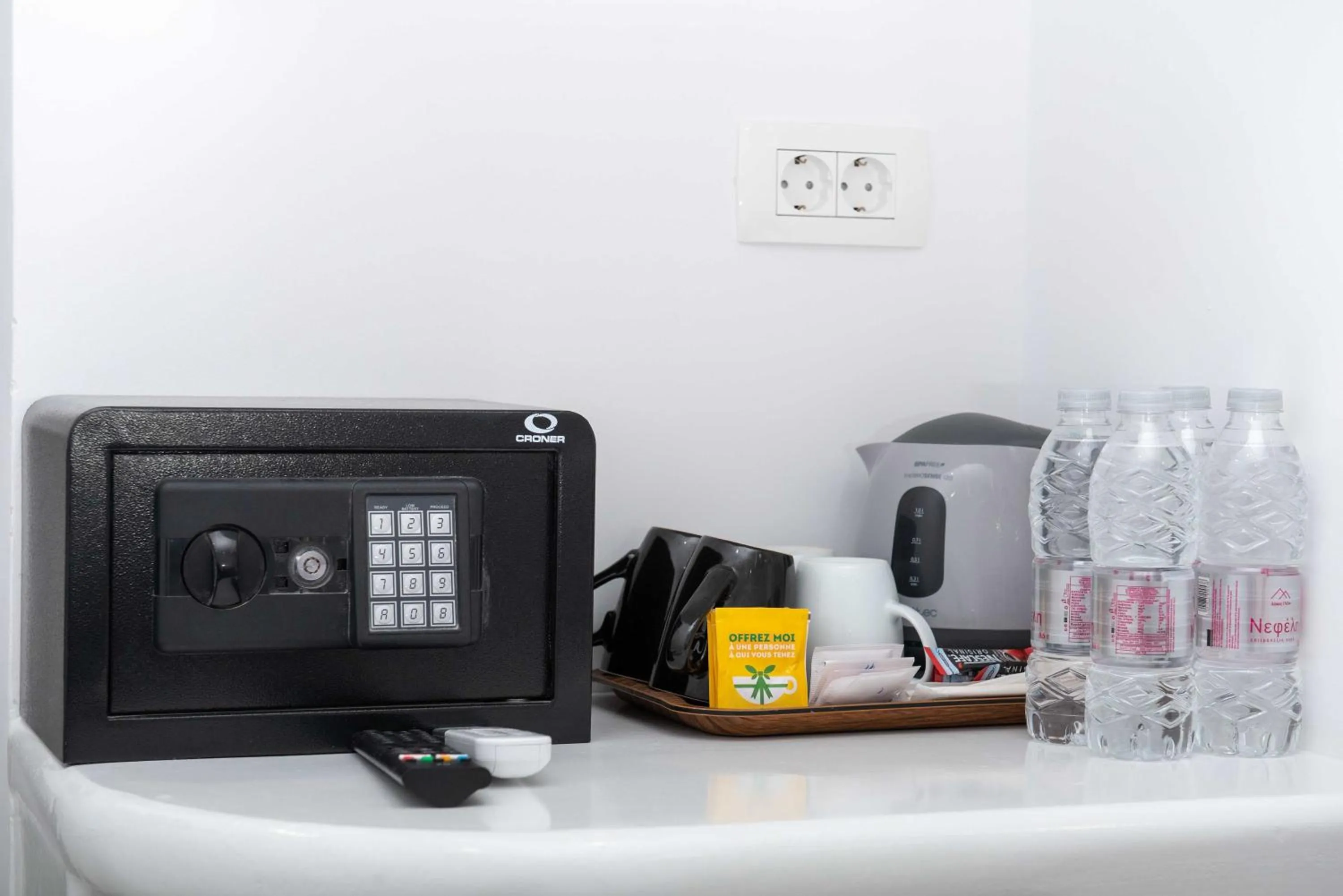 Coffee/tea facilities in Cyclades Hotel