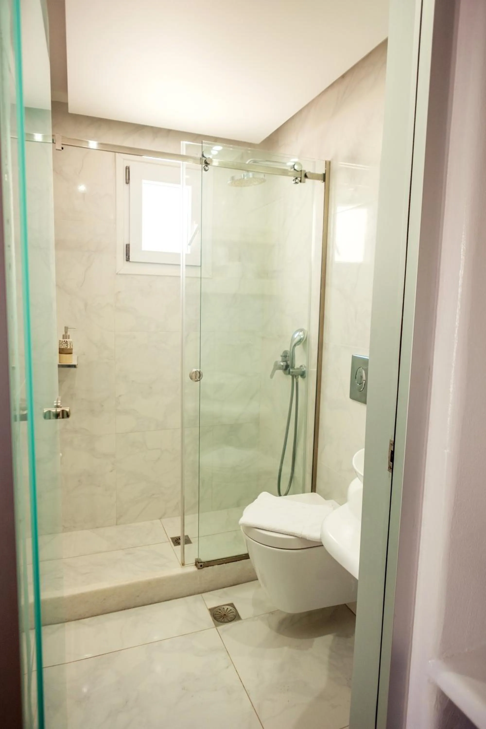 Bathroom in Cyclades Hotel