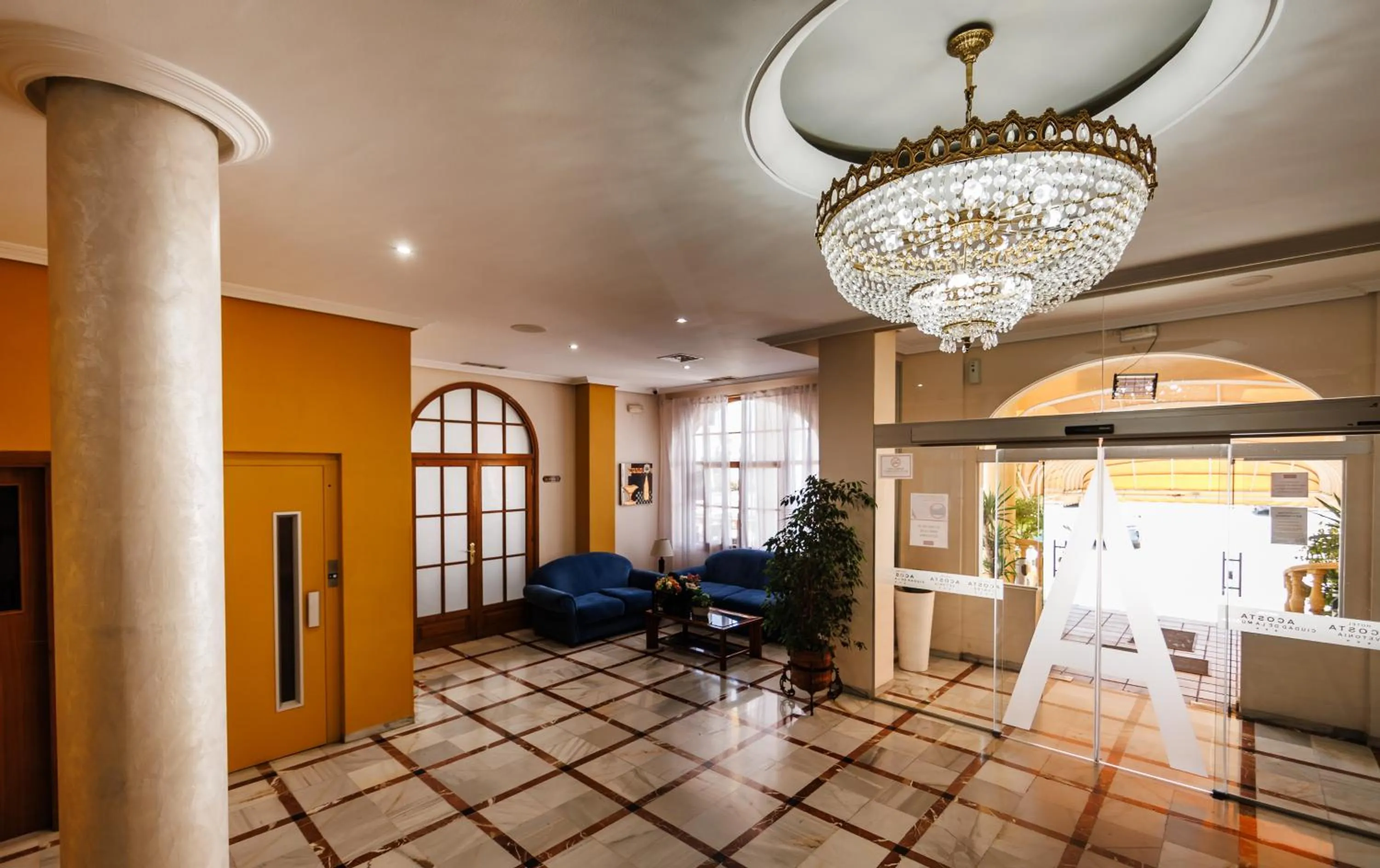 Lobby or reception in Hotel Acosta Vetonia