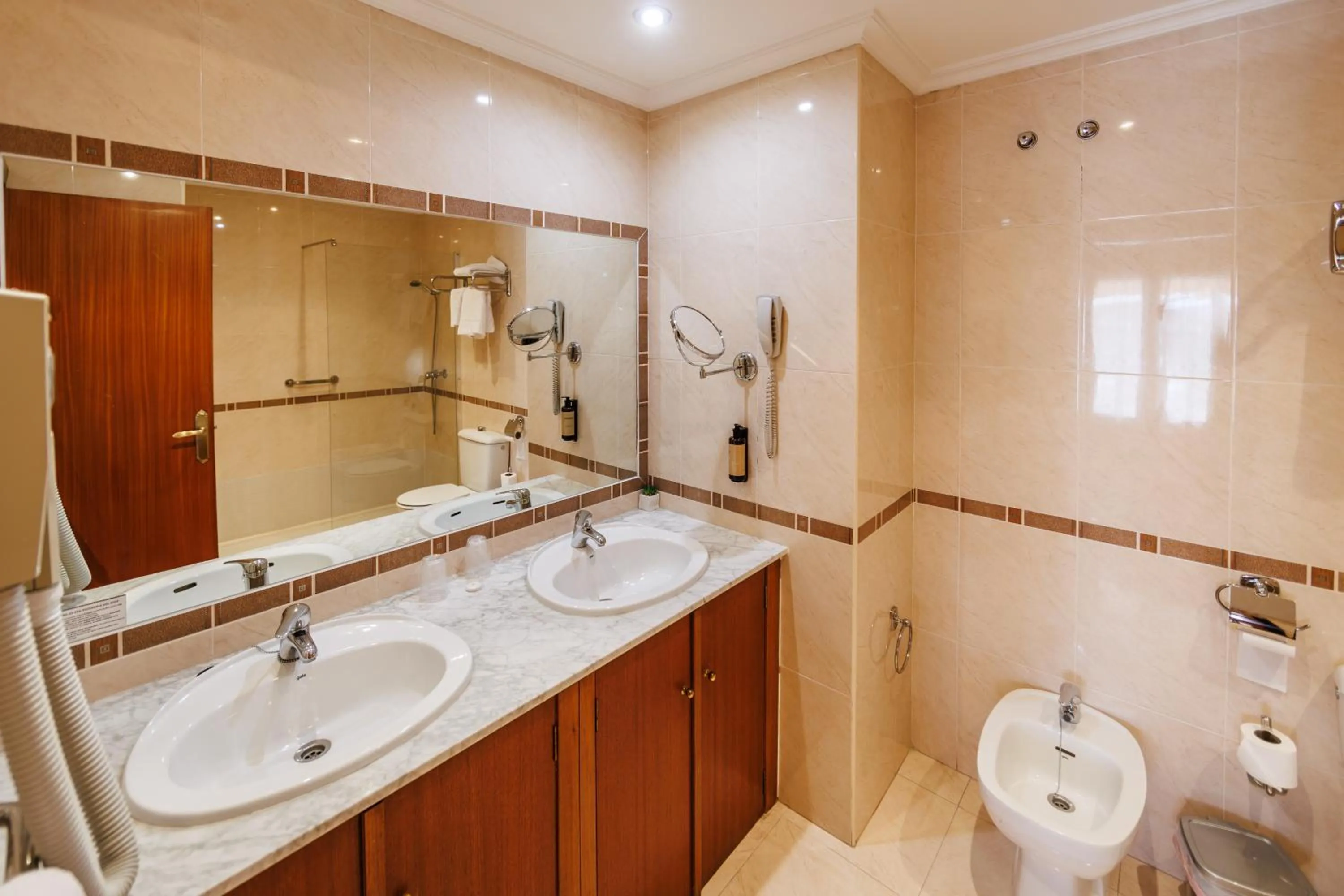 Bathroom in Hotel Acosta Vetonia