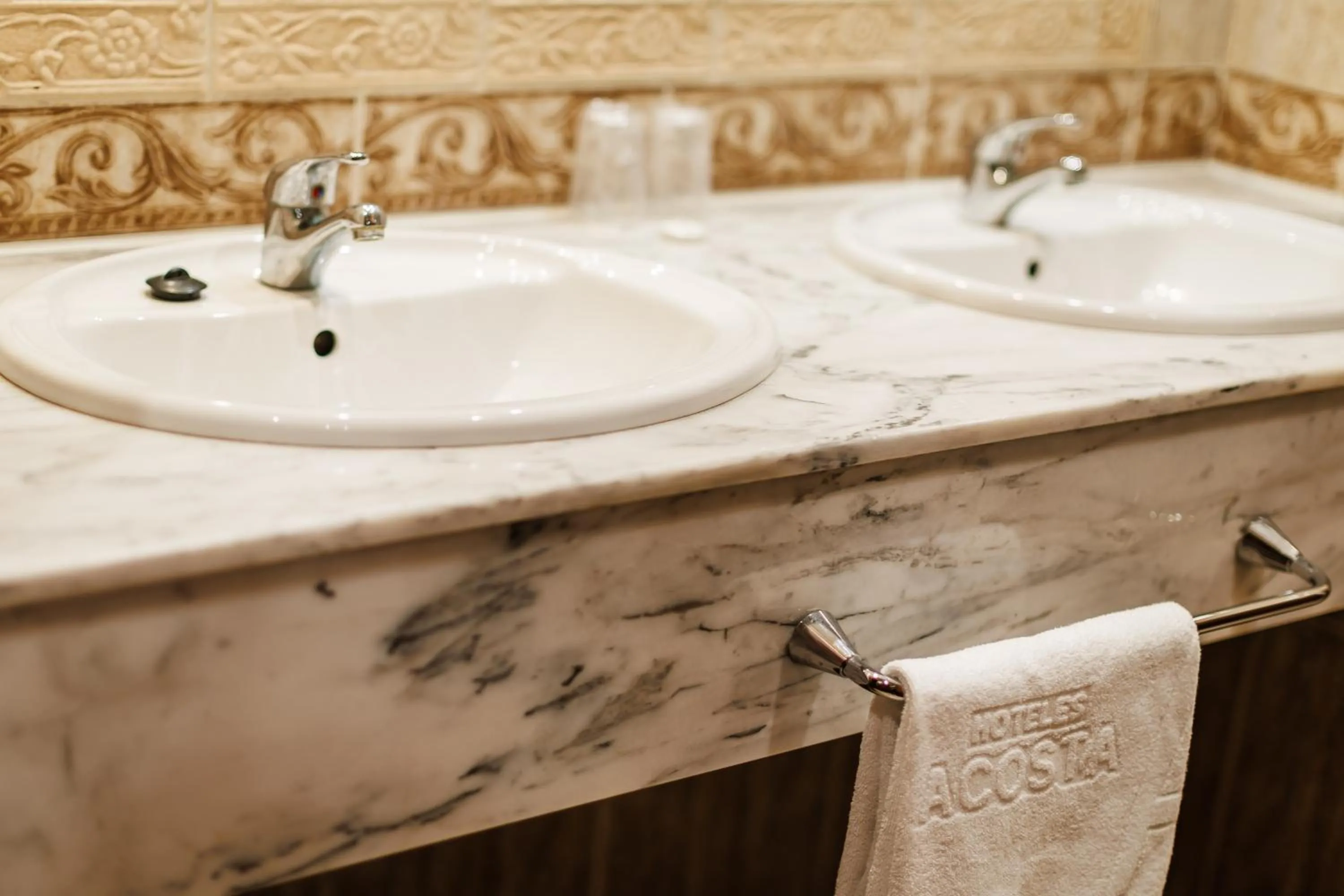 Bathroom in Hotel Acosta Vetonia