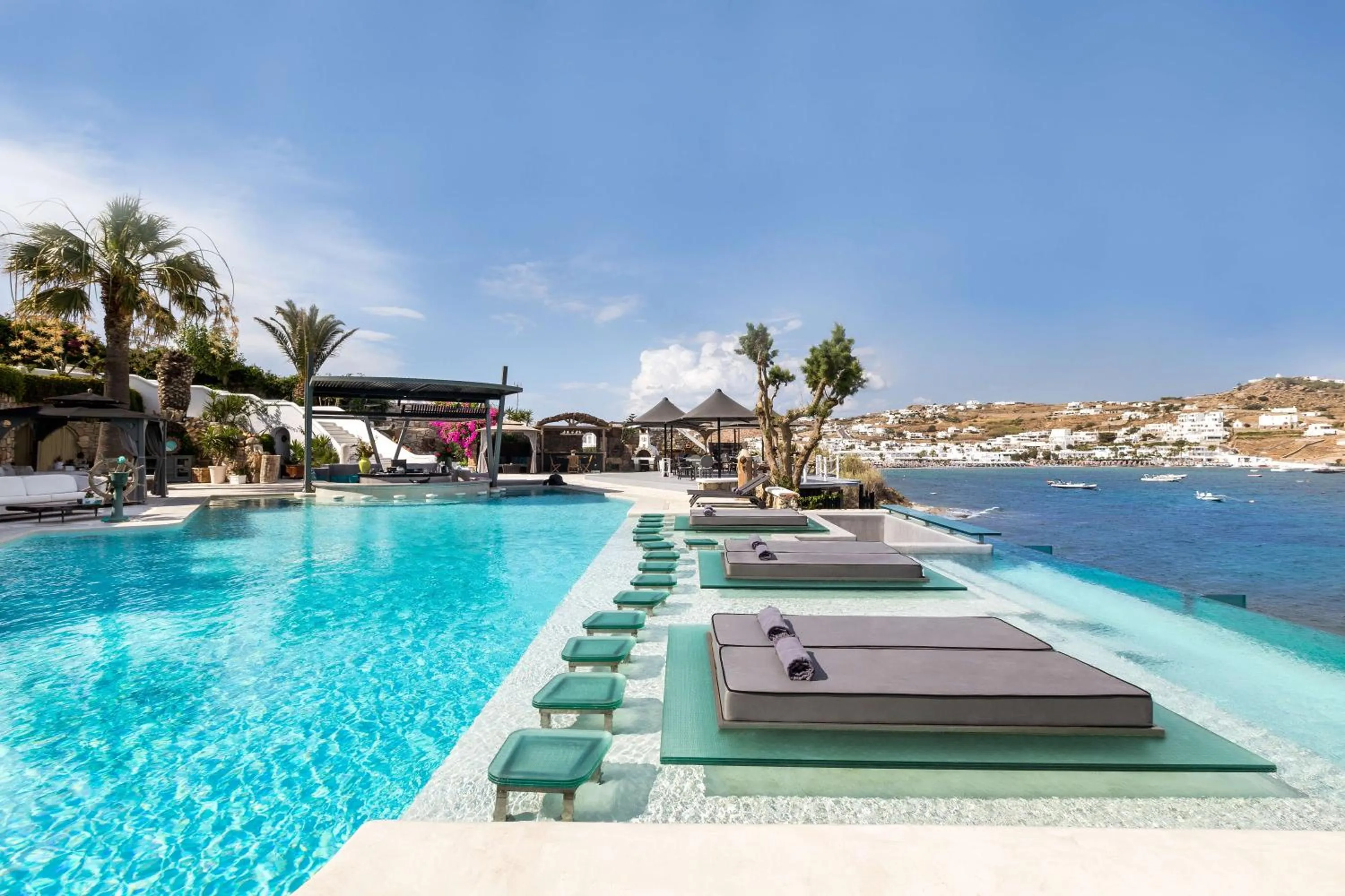 Lounge or bar in Kivotos Mykonos - Preferred Hotels & Resorts