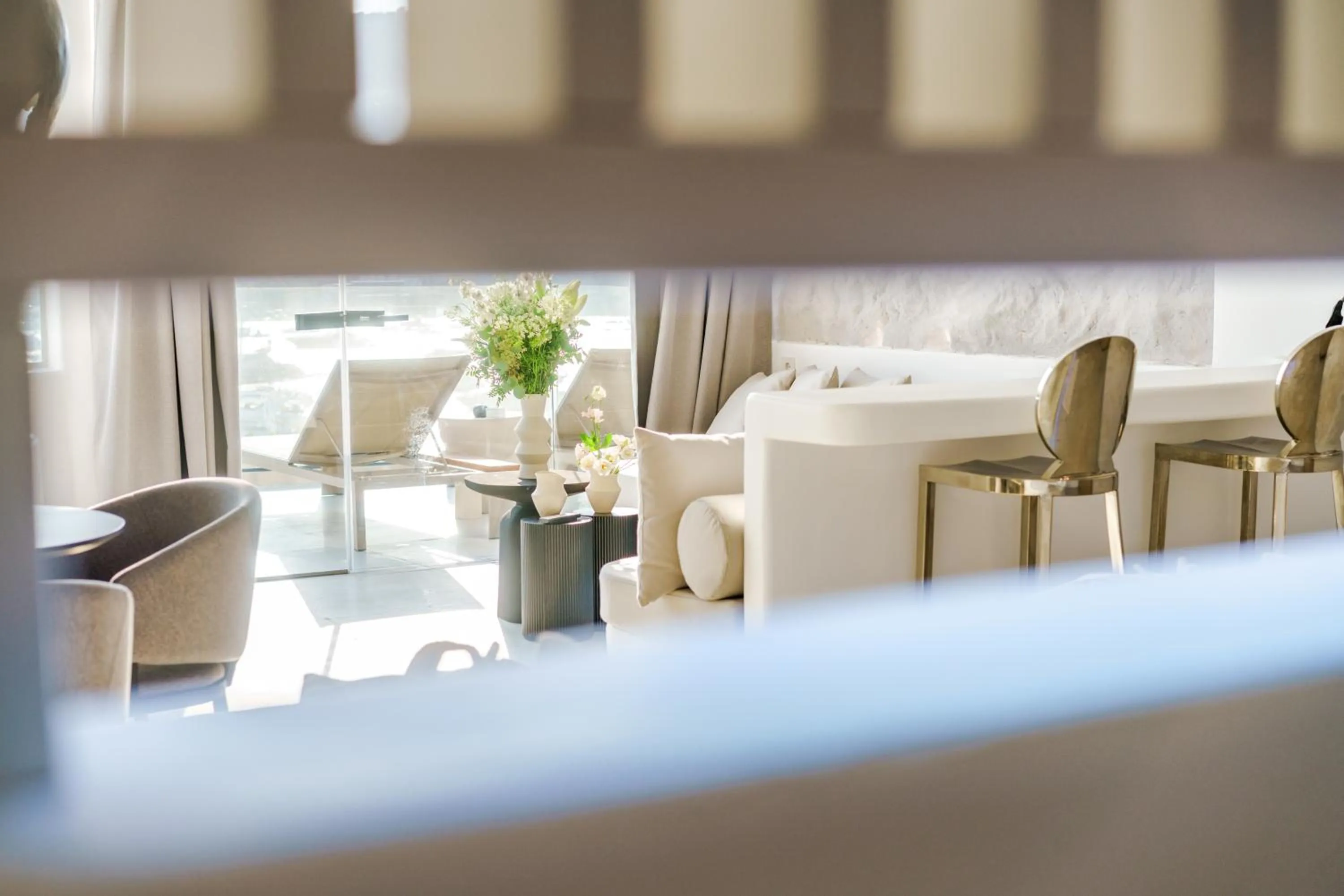 Living room in Kivotos Mykonos - Preferred Hotels & Resorts