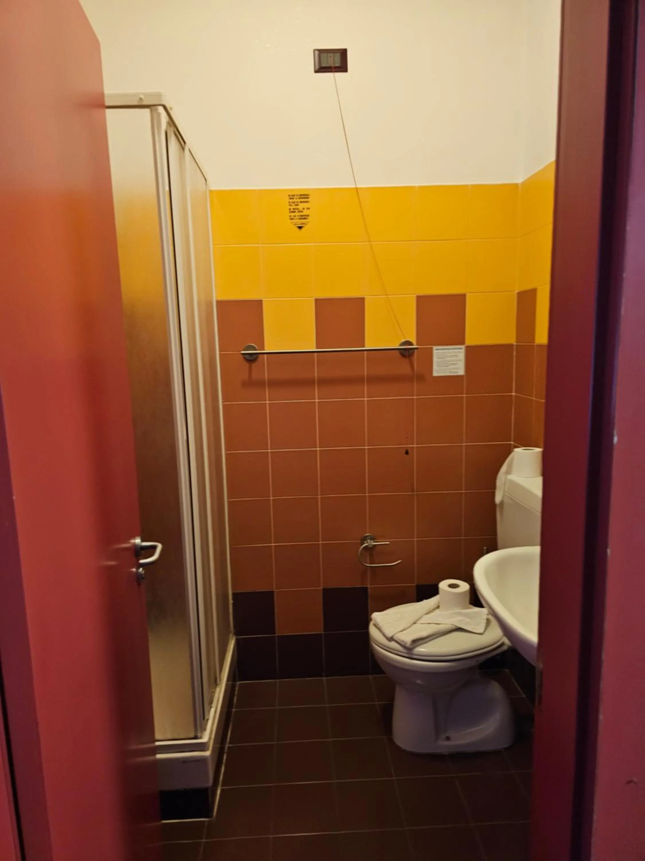 Shower in Hotel Arcadia