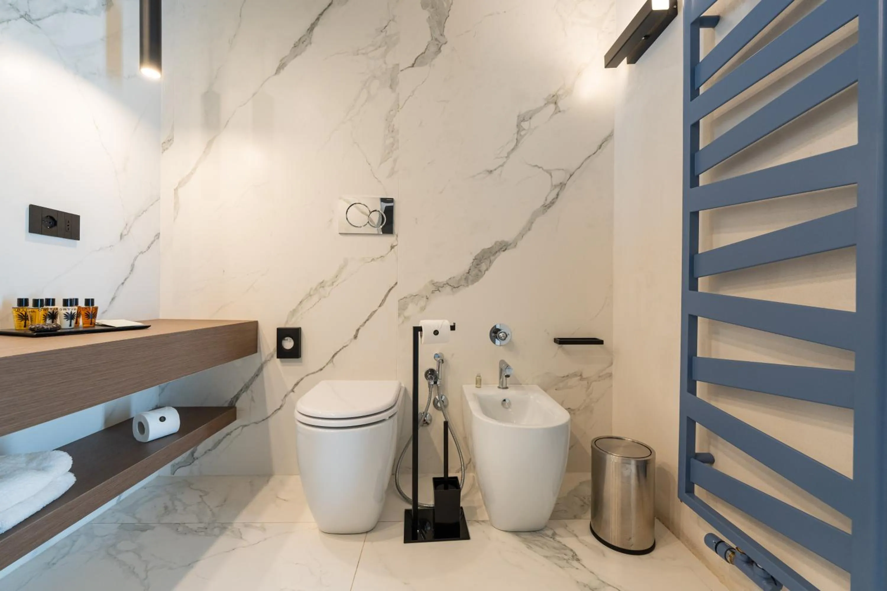 Toilet in Agra Suites