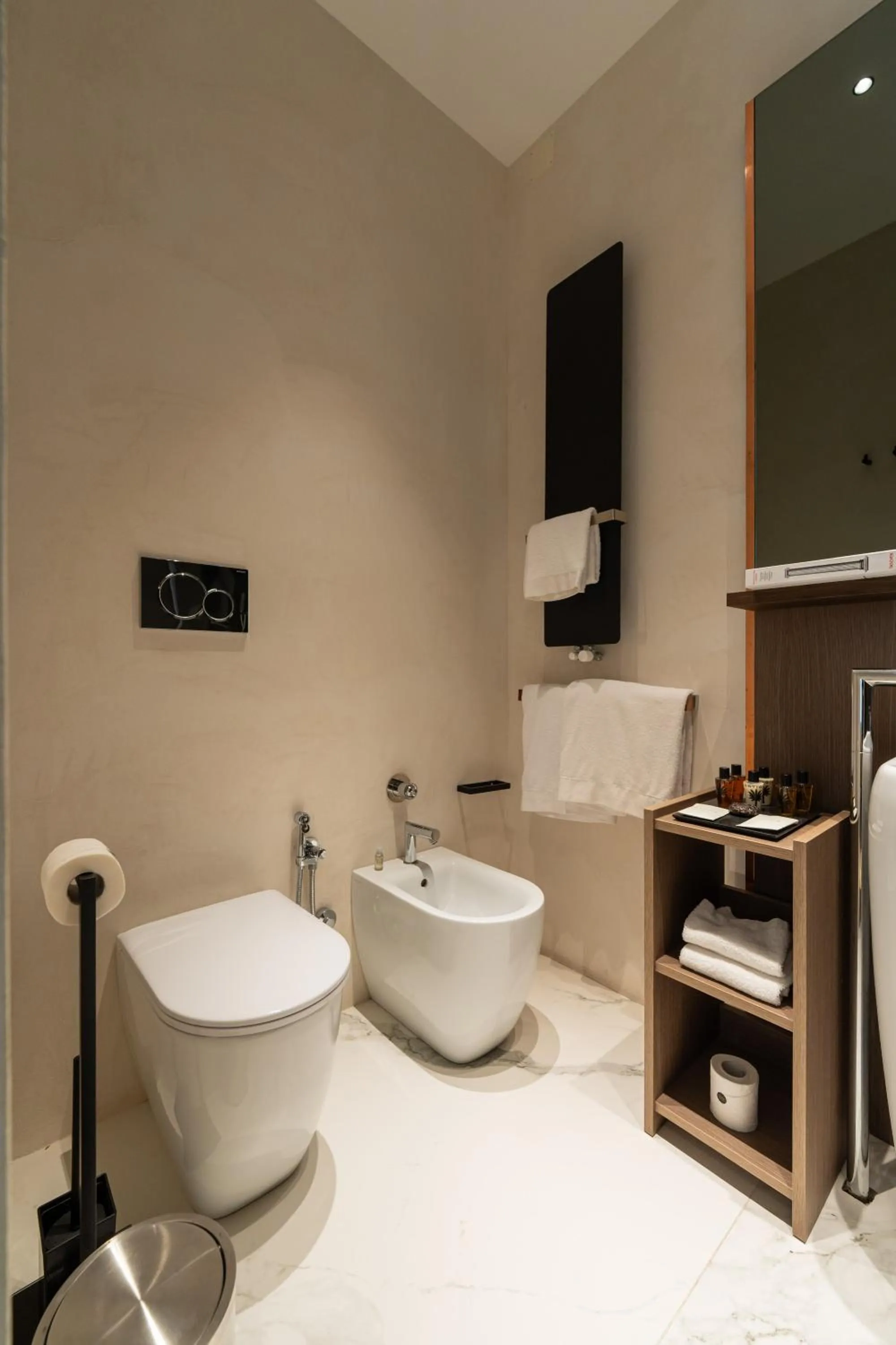 Toilet in Agra Suites