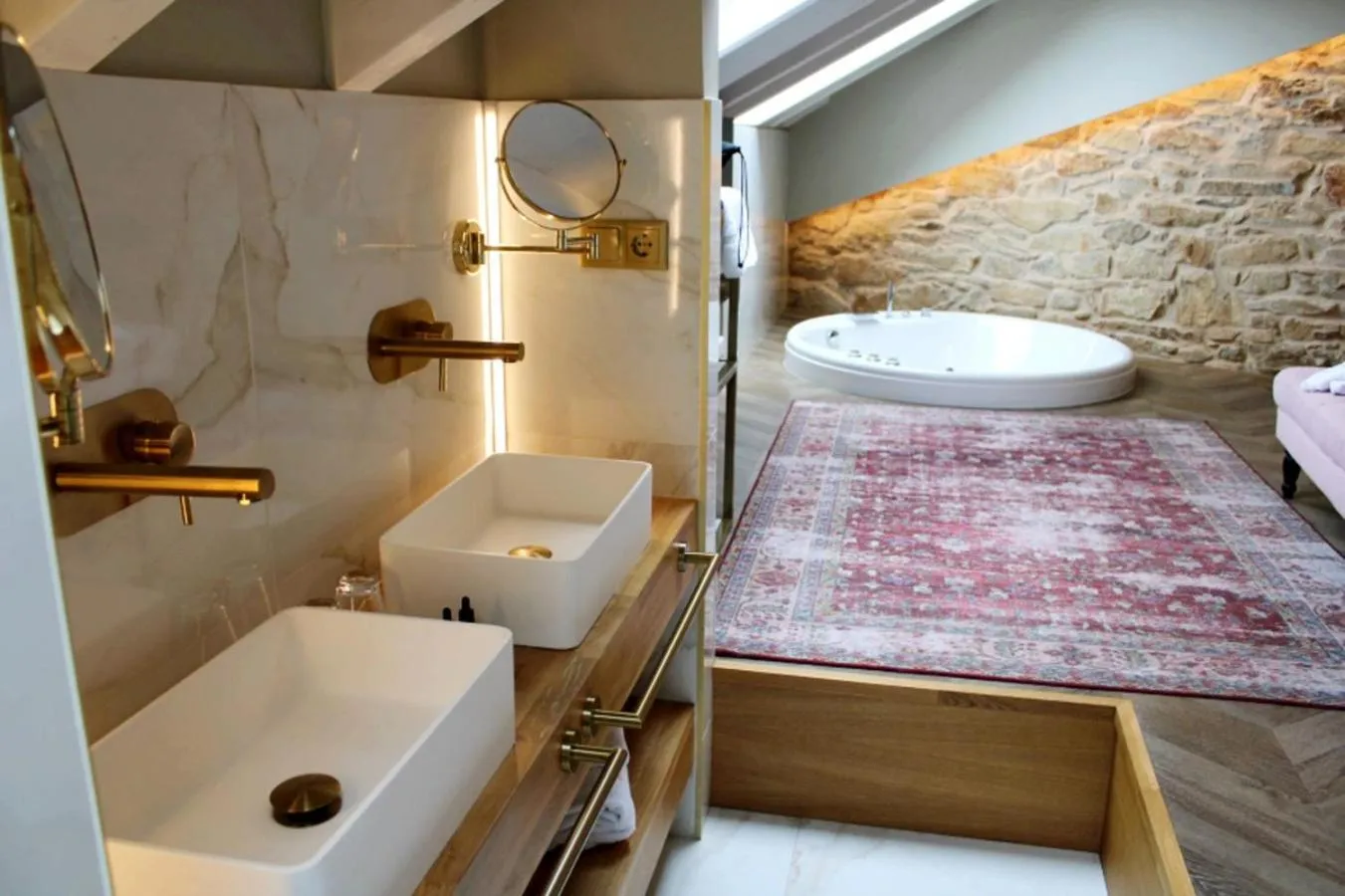 Bathroom, Bed in Hospedium Hotel Barómetro de Camariñas