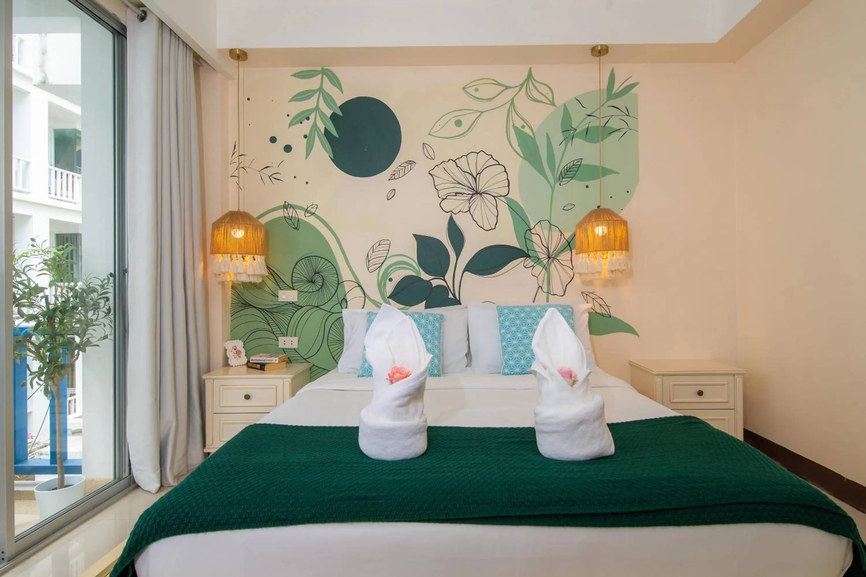 Bed in Patong Beach Side Hotel