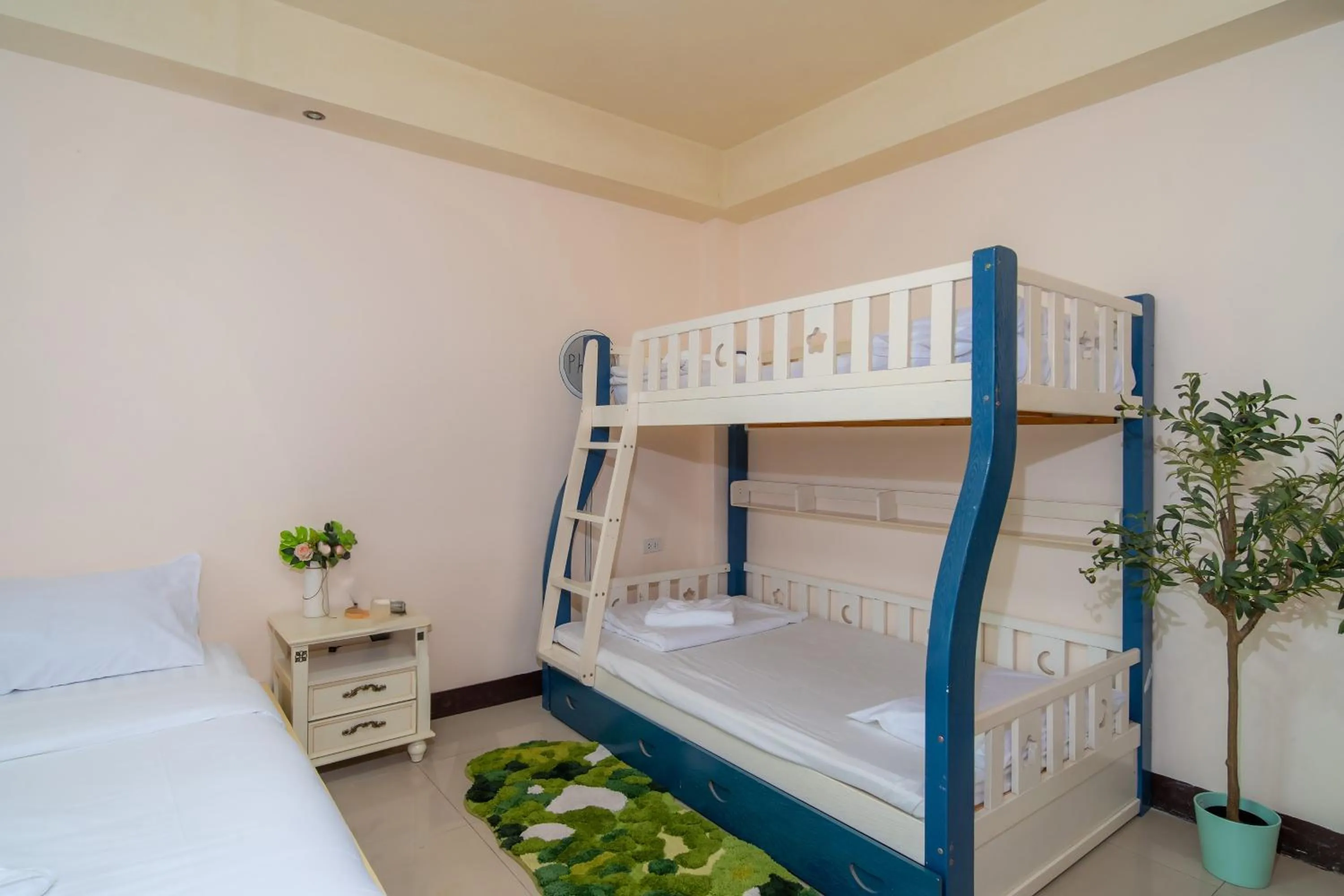 Bed in Patong Beach Side Hotel