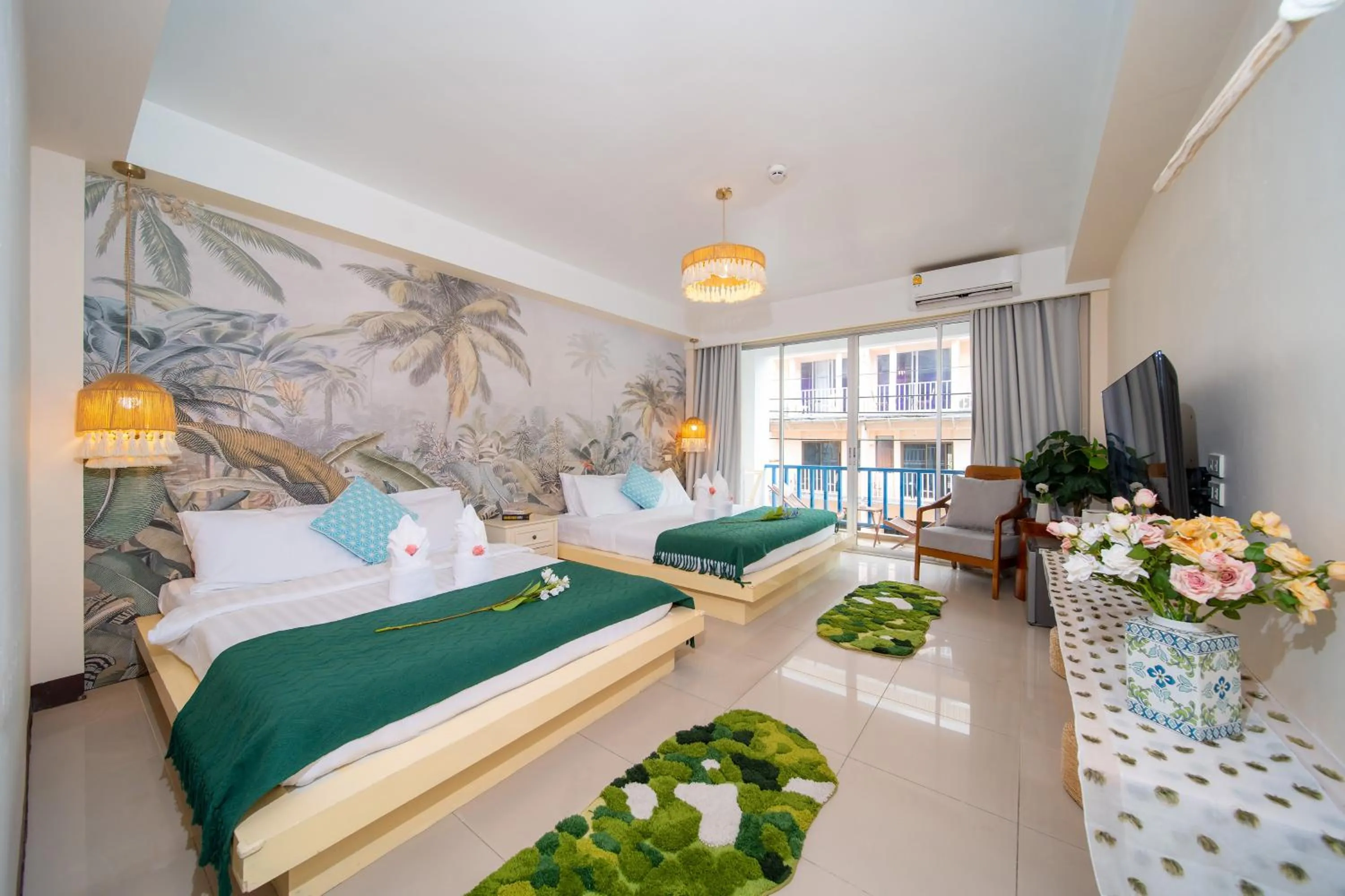 Bed in Patong Beach Side Hotel