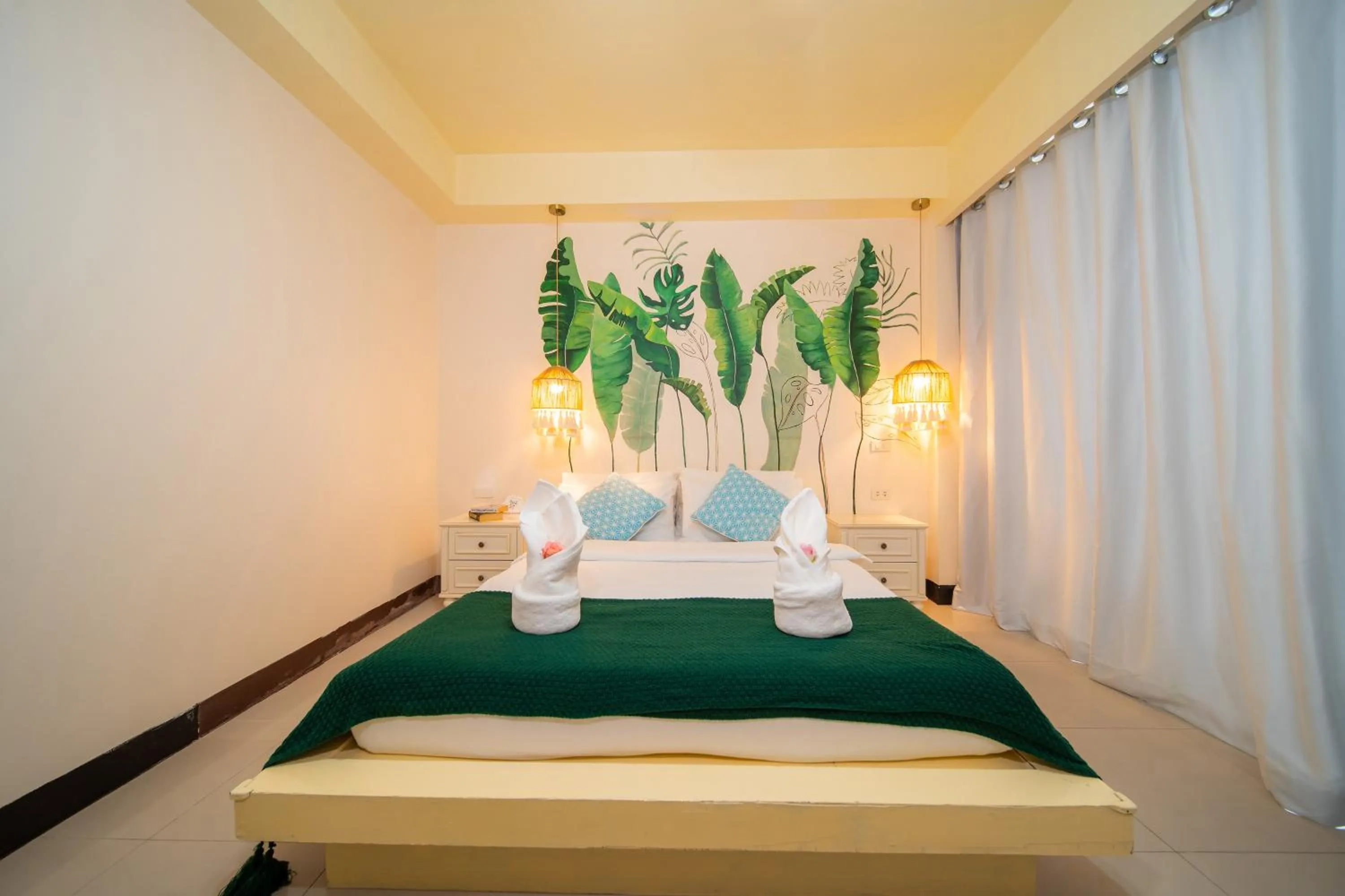 Bed in Patong Beach Side Hotel