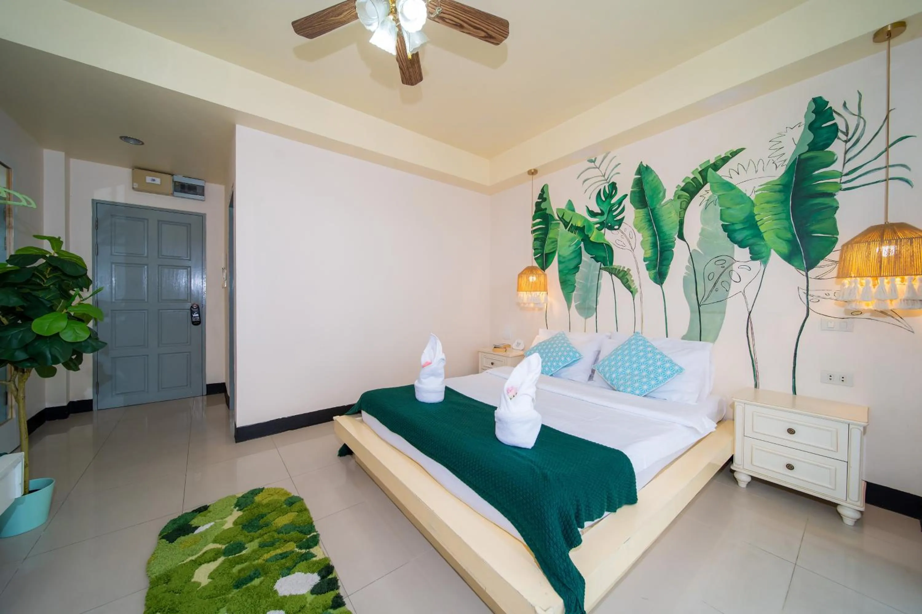 Bed in Patong Beach Side Hotel