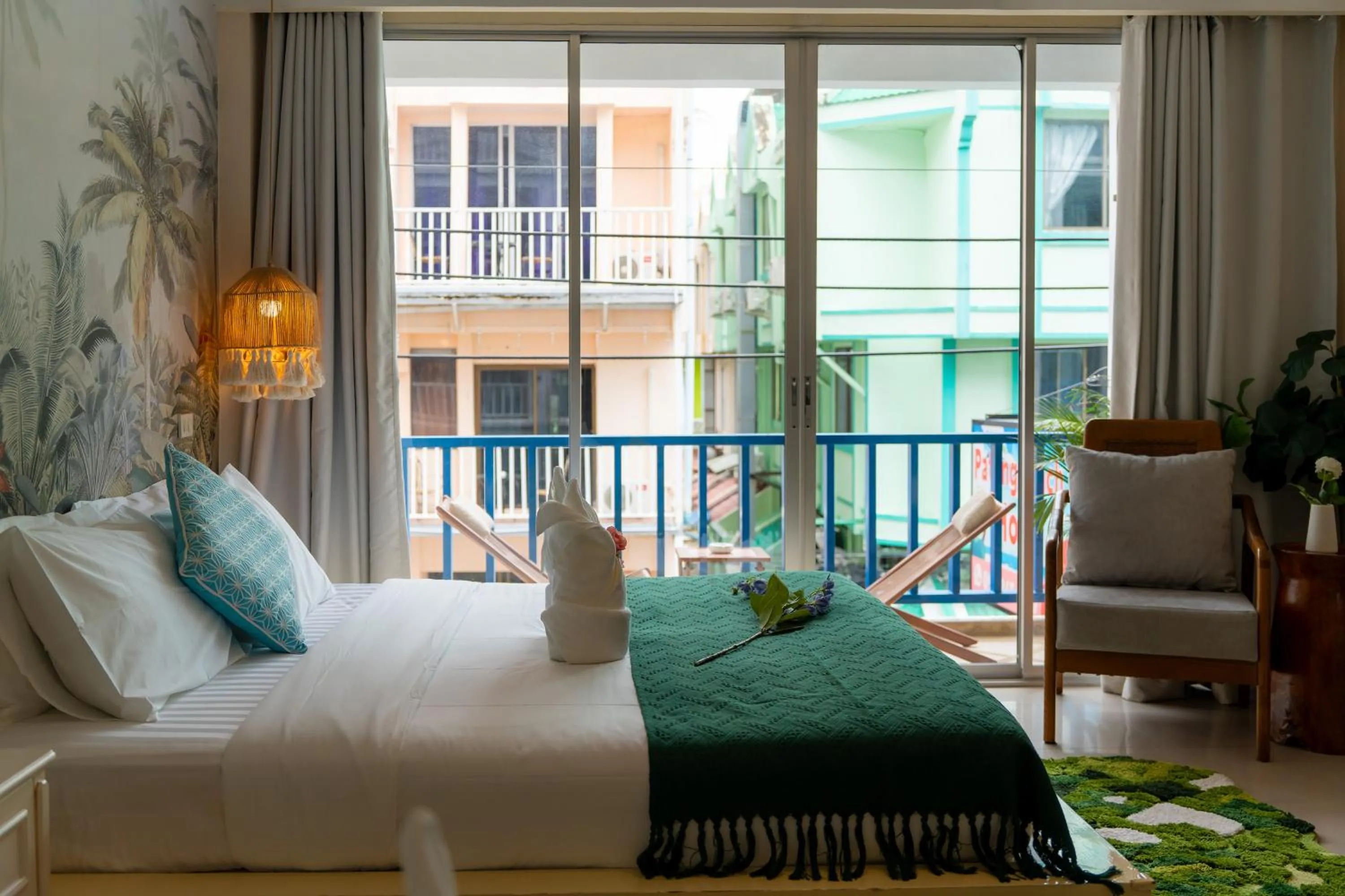 Bed in Patong Beach Side Hotel