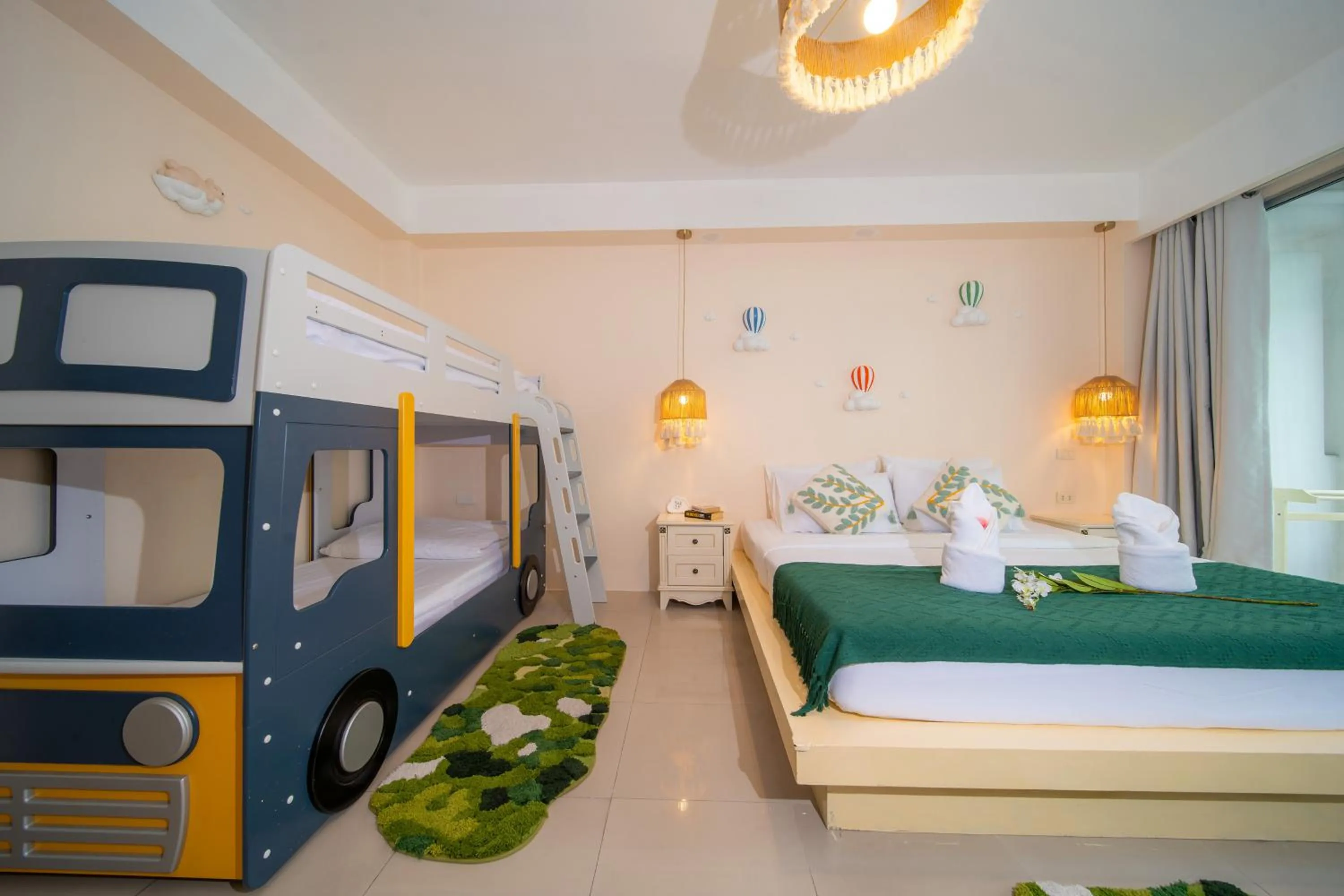 Bed in Patong Beach Side Hotel