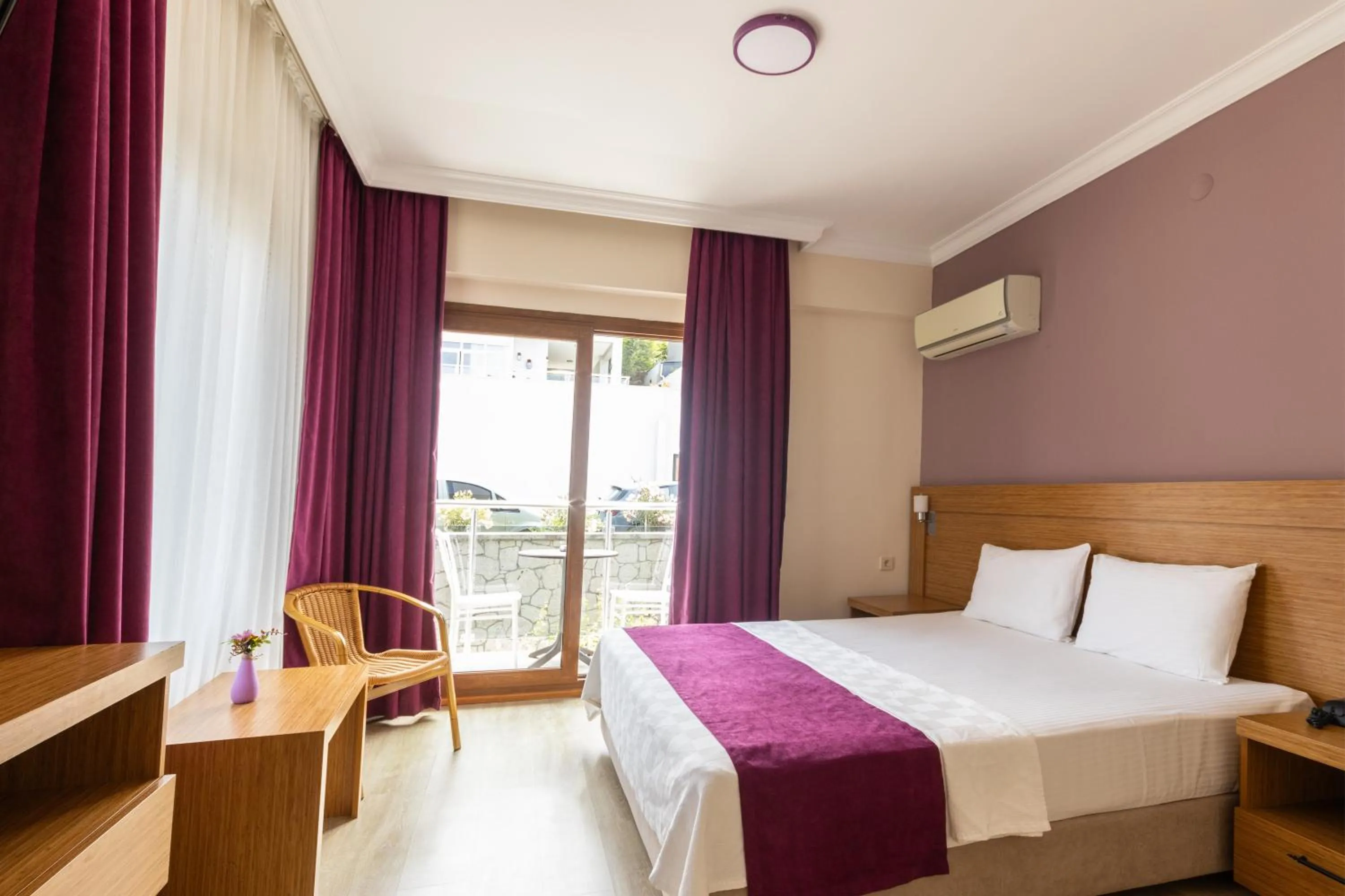 Garden view, Bed in Siriusmi Hotel