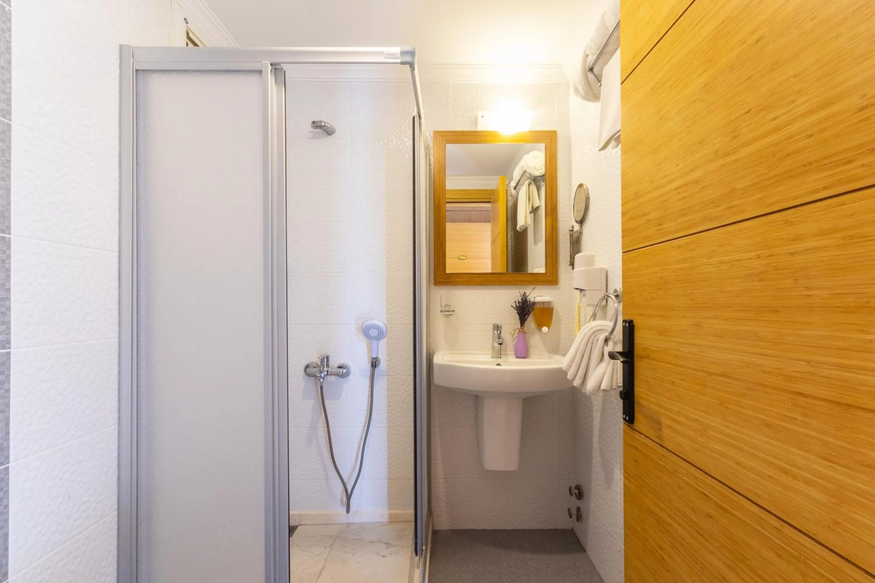 Bathroom in Siriusmi Hotel