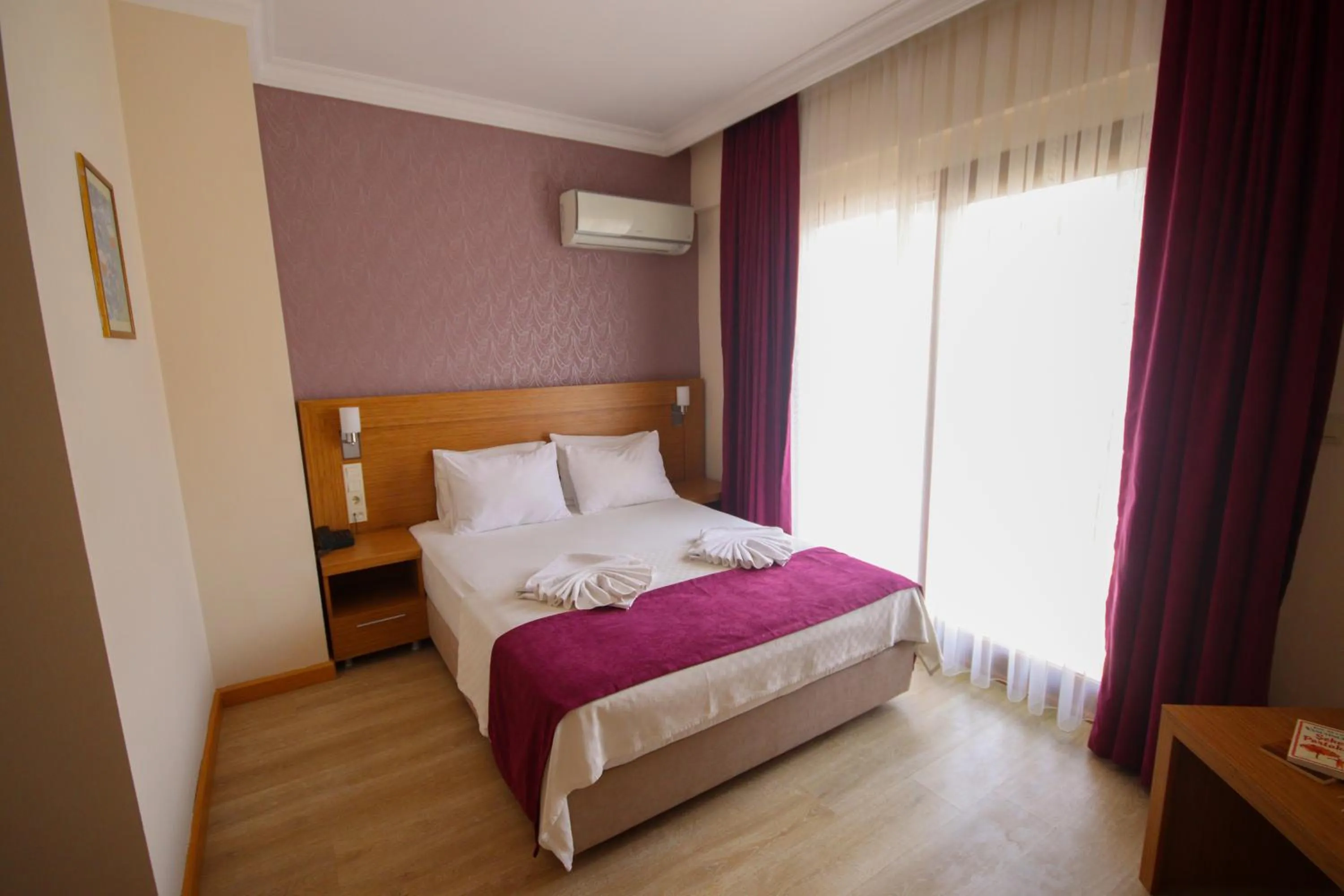 Pool view, Bed in Siriusmi Hotel