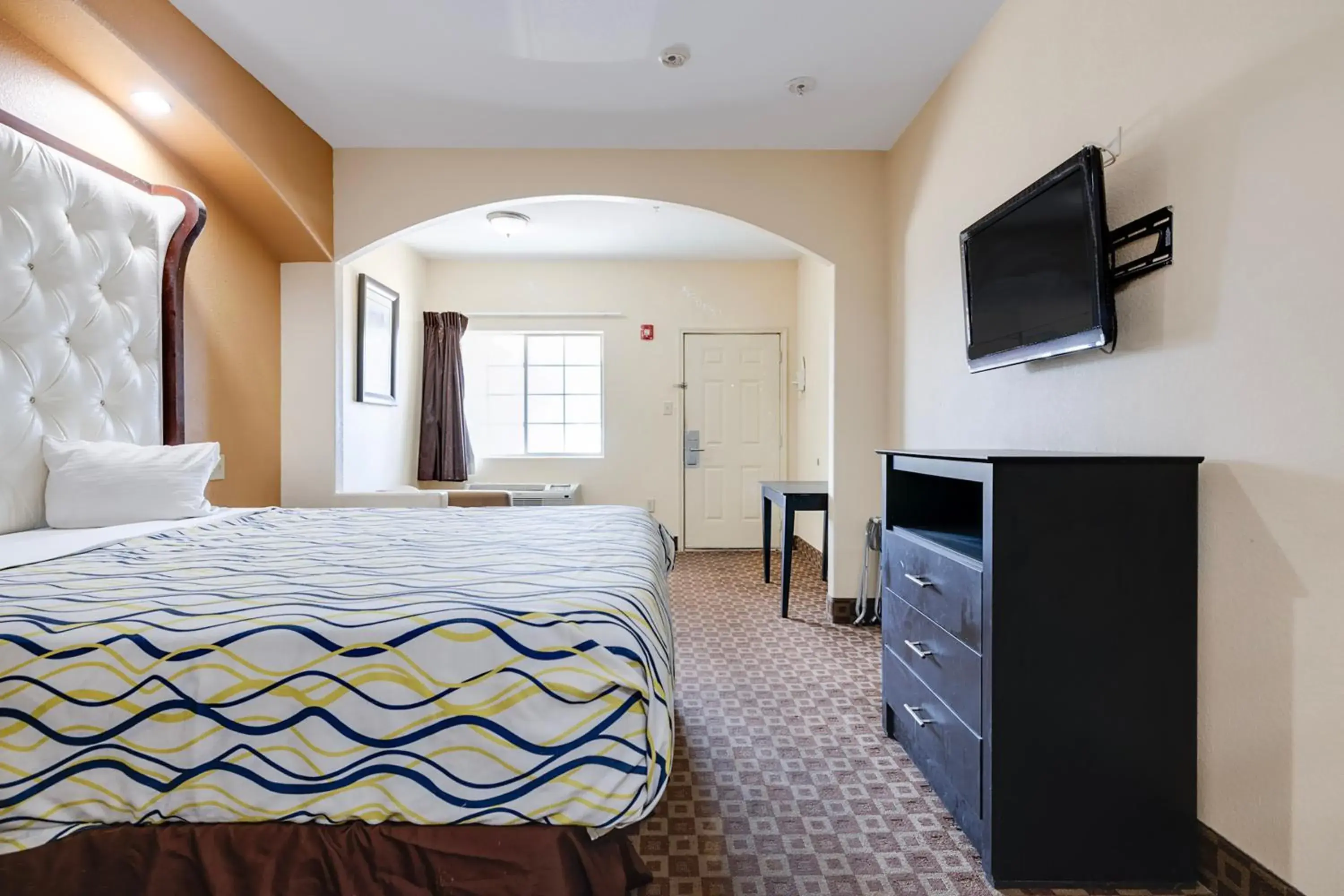 King Bed with Kitchenette Non-Smoking in Capital O Deluxe Inn Channelview Houston I-10 King Bed with Kitchenette Non-Smoking in Capital O Deluxe Inn Channelview Houston I-10