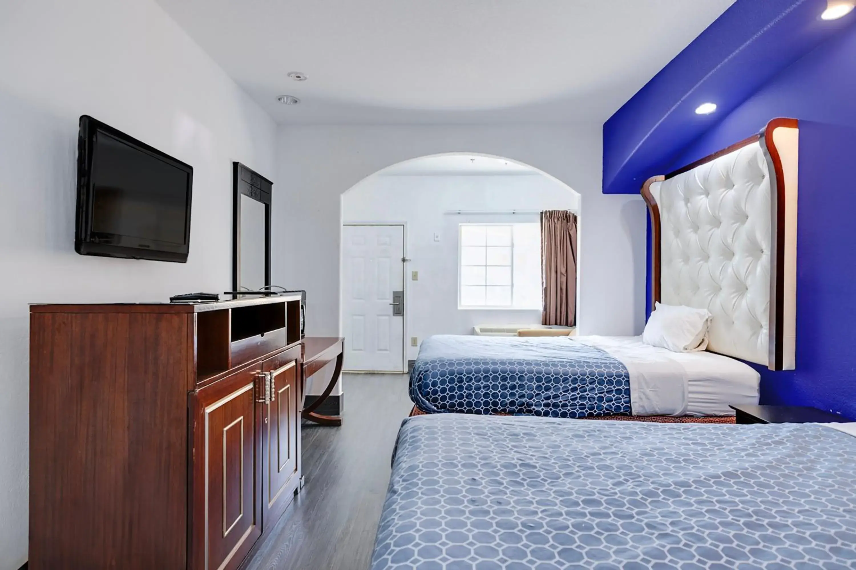 2 Queen Beds with Kitchenette Non-Smoking in Capital O Deluxe Inn Channelview Houston I-10 2 Queen Beds with Kitchenette Non-Smoking in Capital O Deluxe Inn Channelview Houston I-10