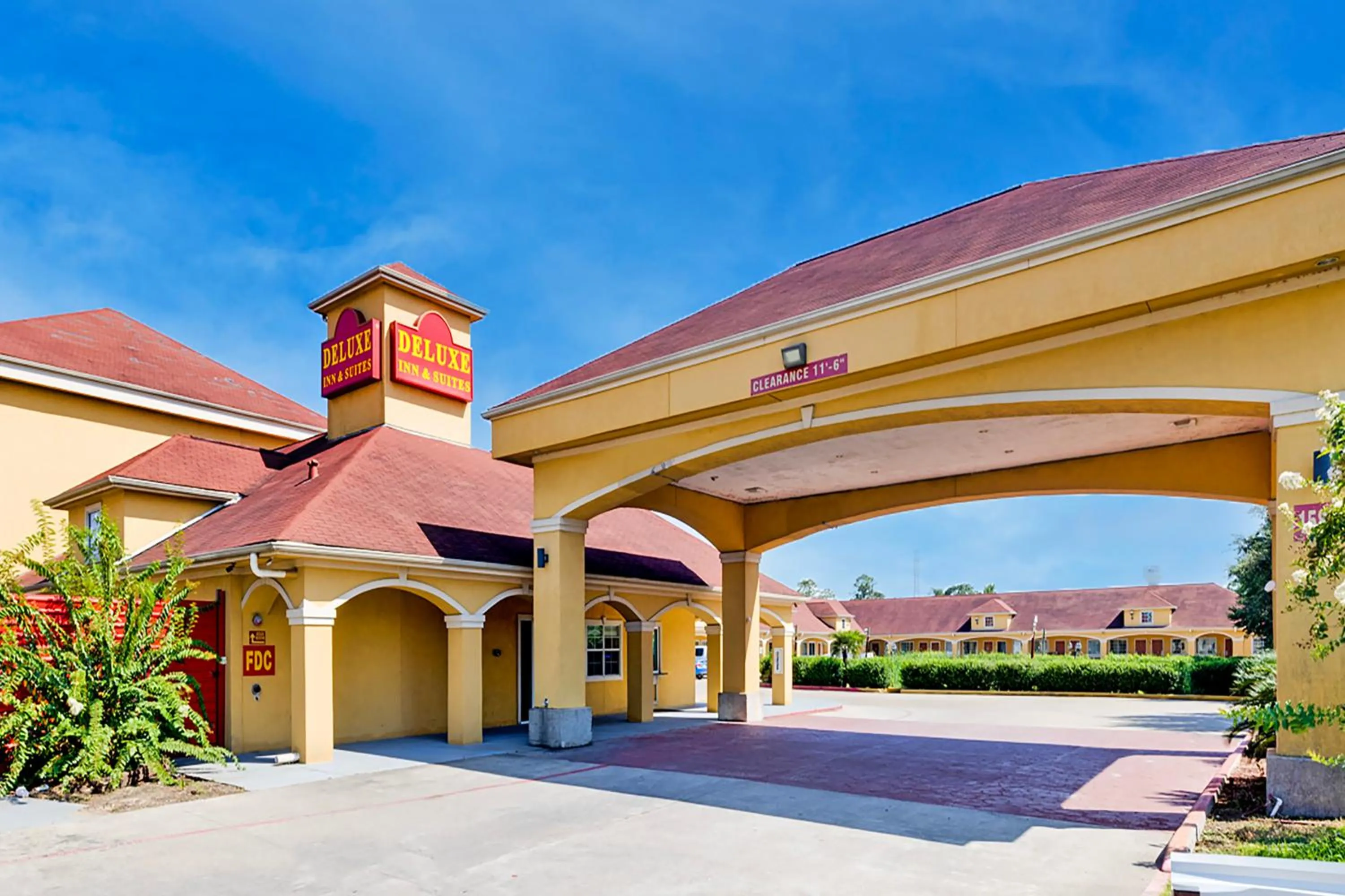 Property building in Capital O Deluxe Inn Channelview Houston I-10