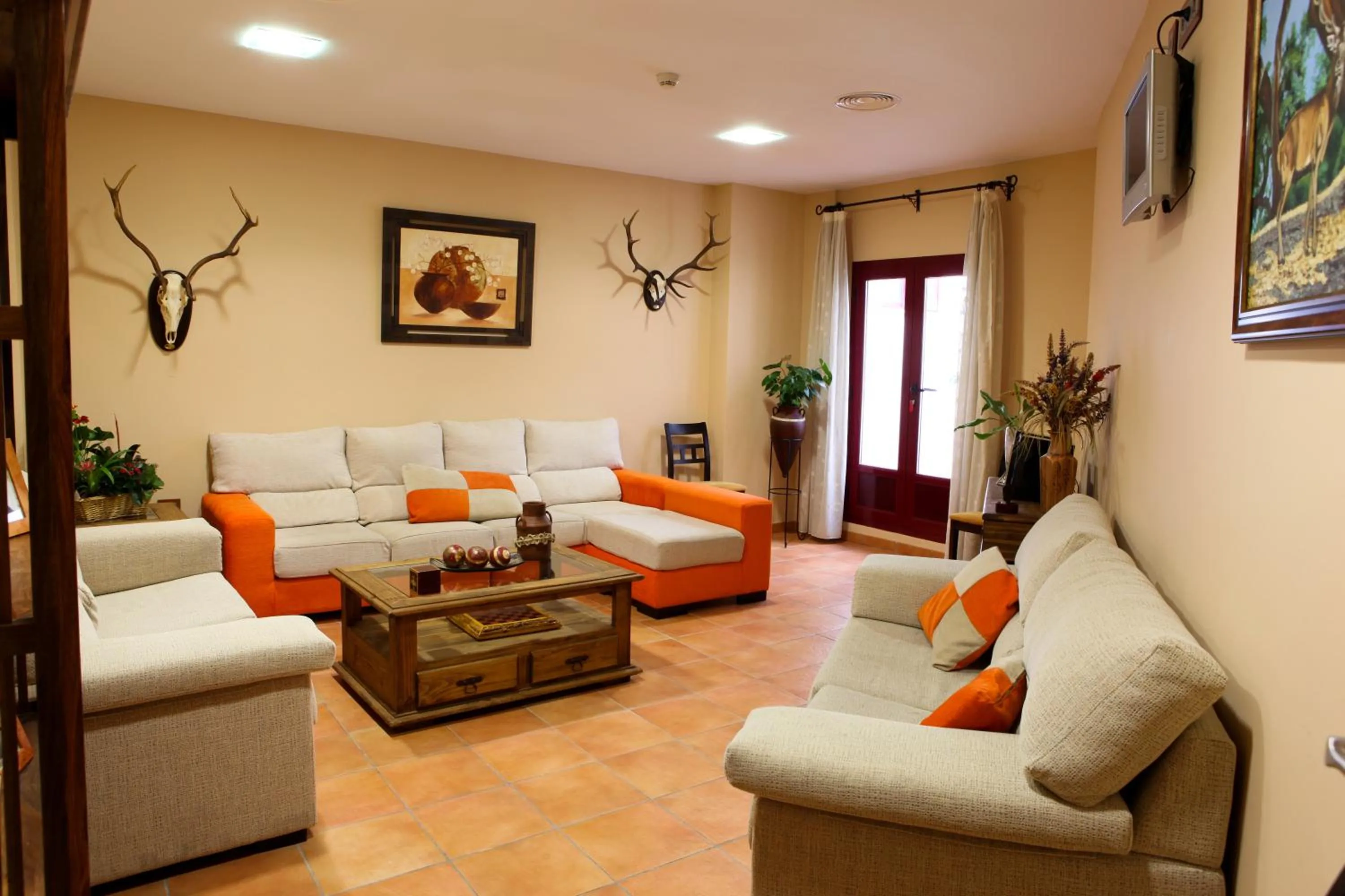 Communal lounge/ TV room in Hotel Rocio