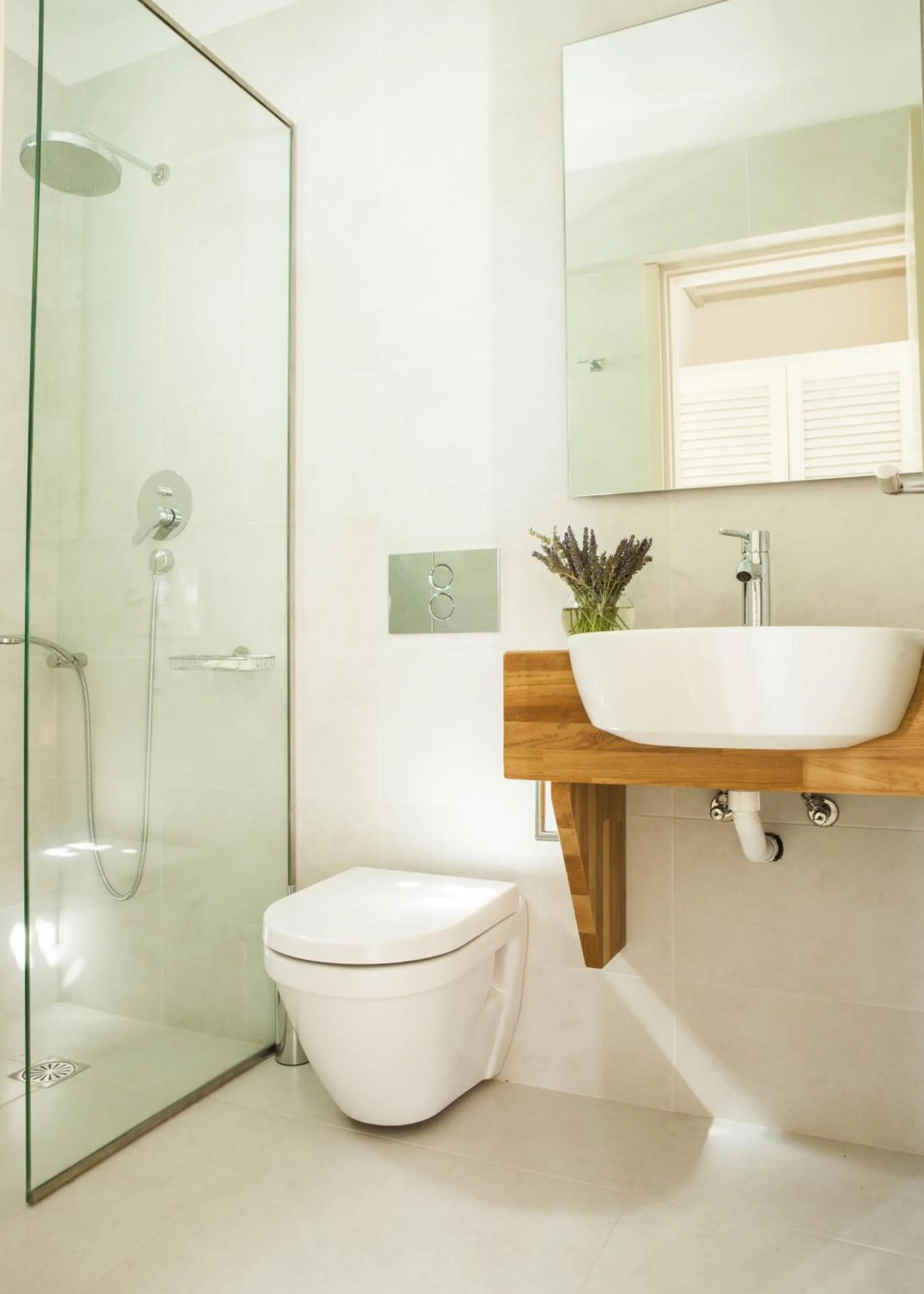 Shower in Villa Iokasti