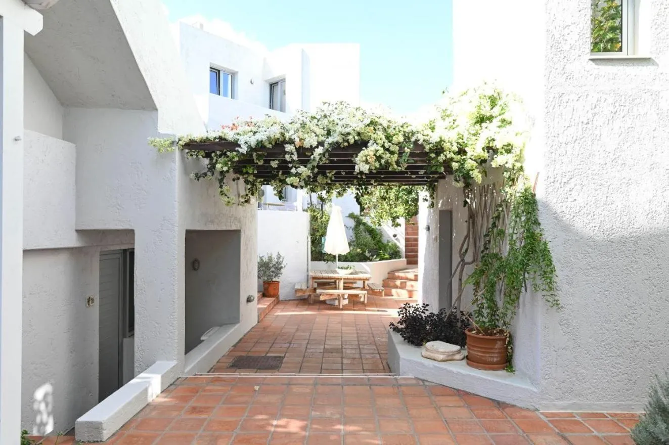 Property building in Villa Iokasti